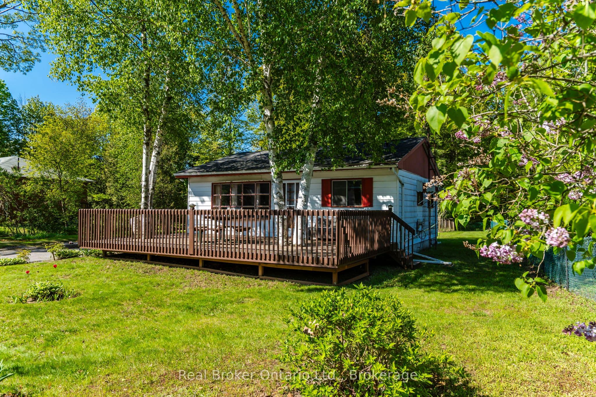 24 Poplar Drive photo 1