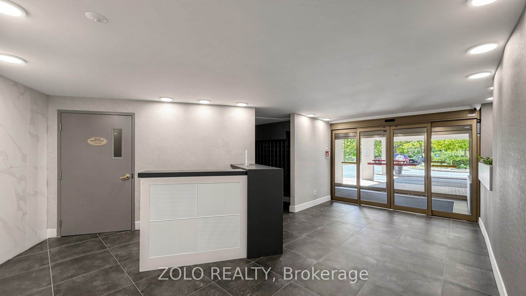 Unit 915 20 Edgecliff Golfway photo 1
