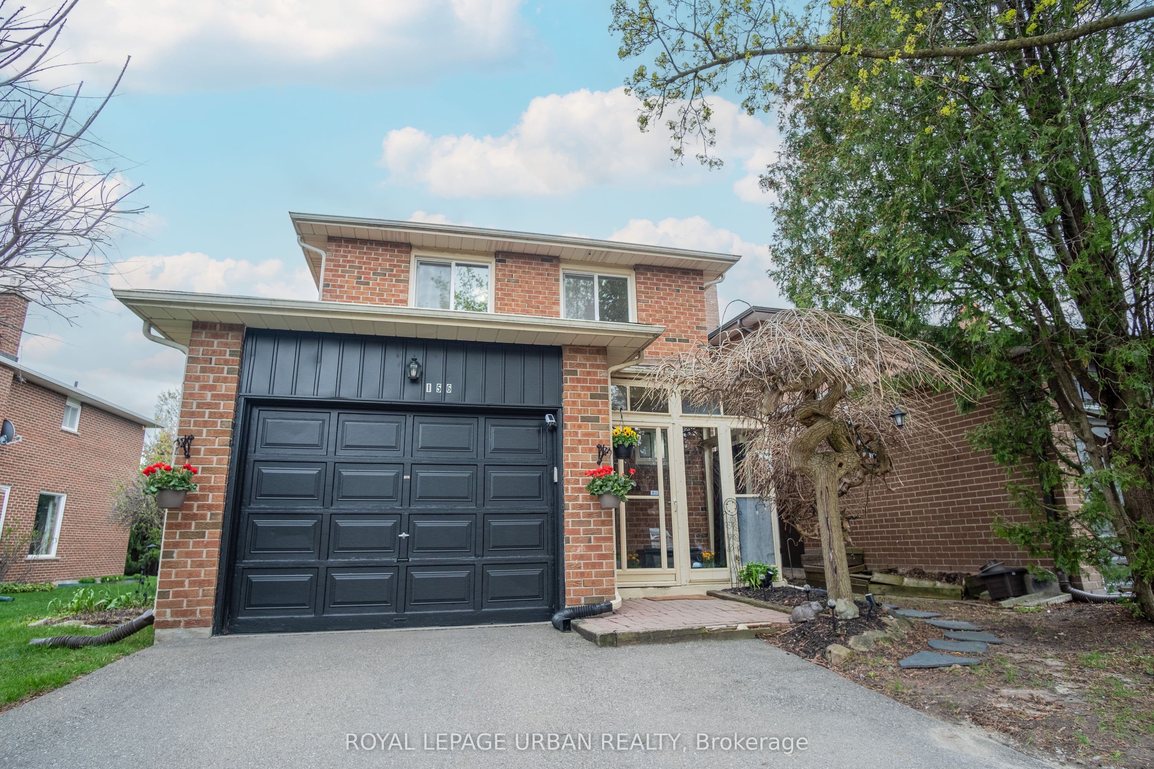 156 Stephenson Crescent photo 1