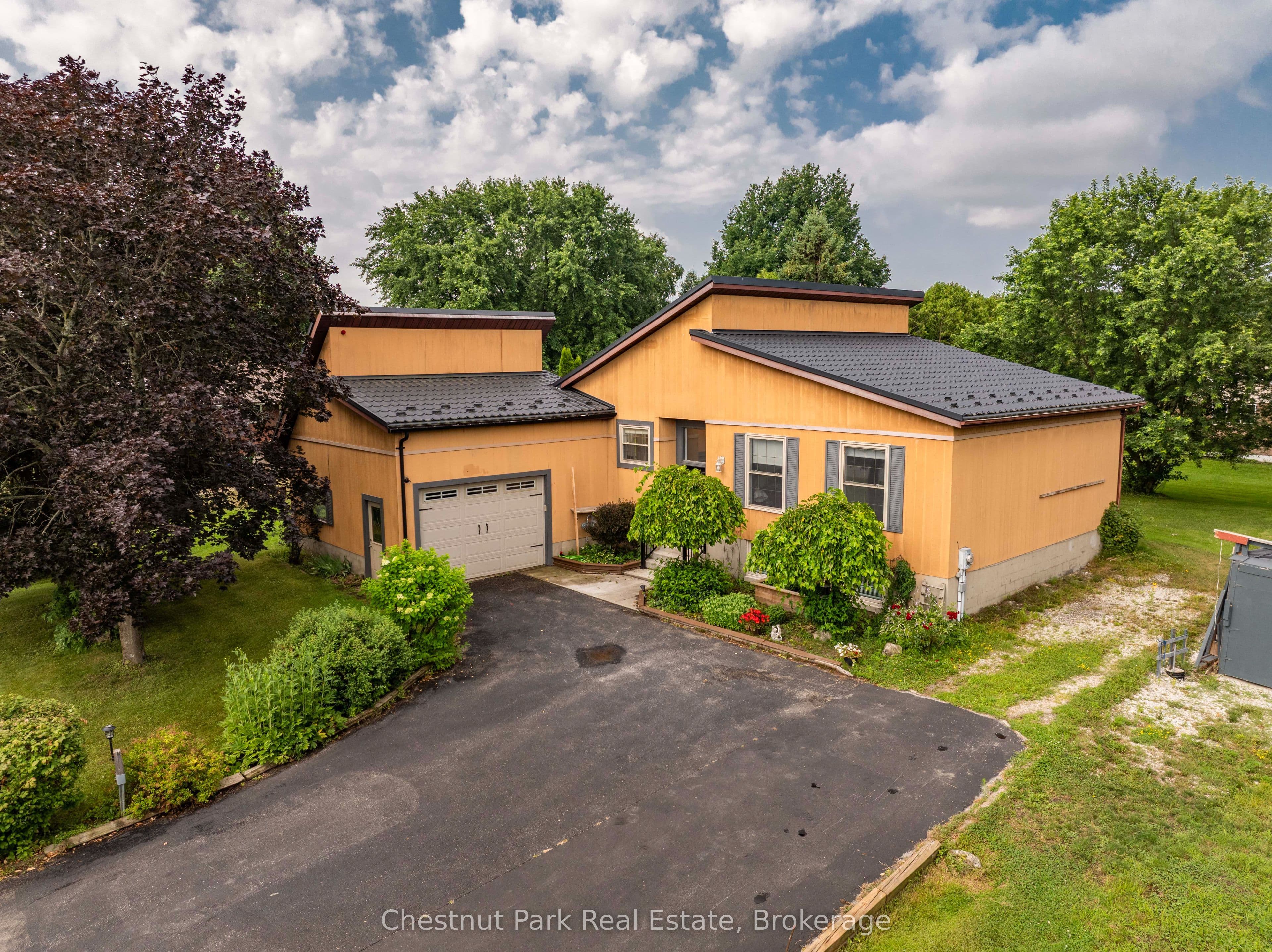 384 Urstadt Street photo 1