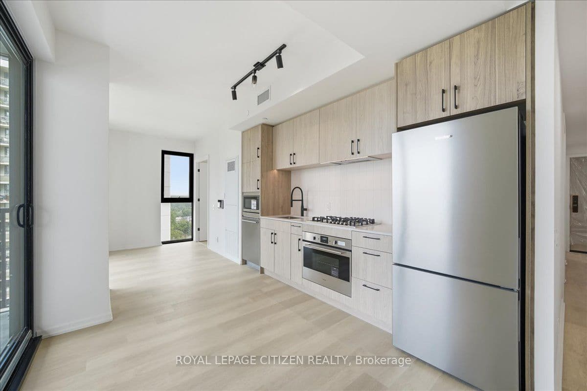 Unit 1502 109 Erskine Avenue photo 1