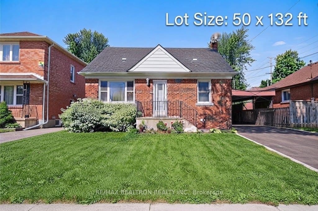 72 Hounslow Avenue photo 1