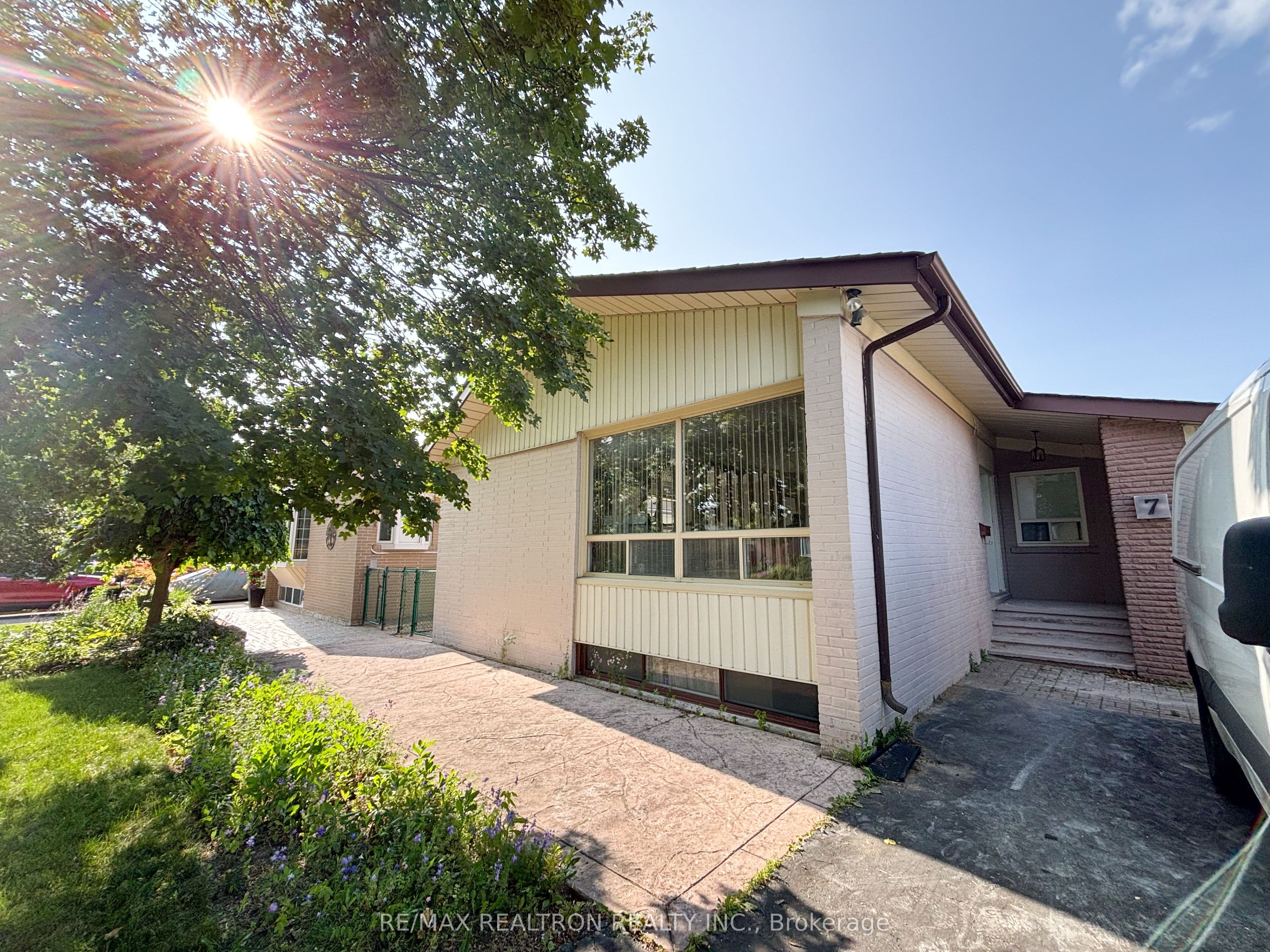 7 Rockport Crescent photo 1