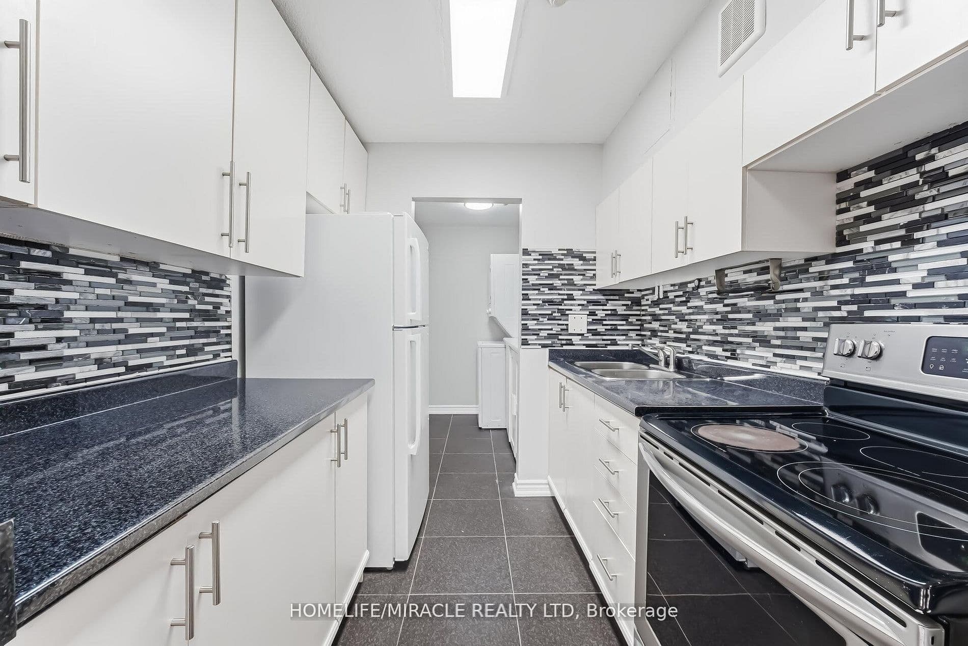 Unit 103 140 Ling Road photo 1