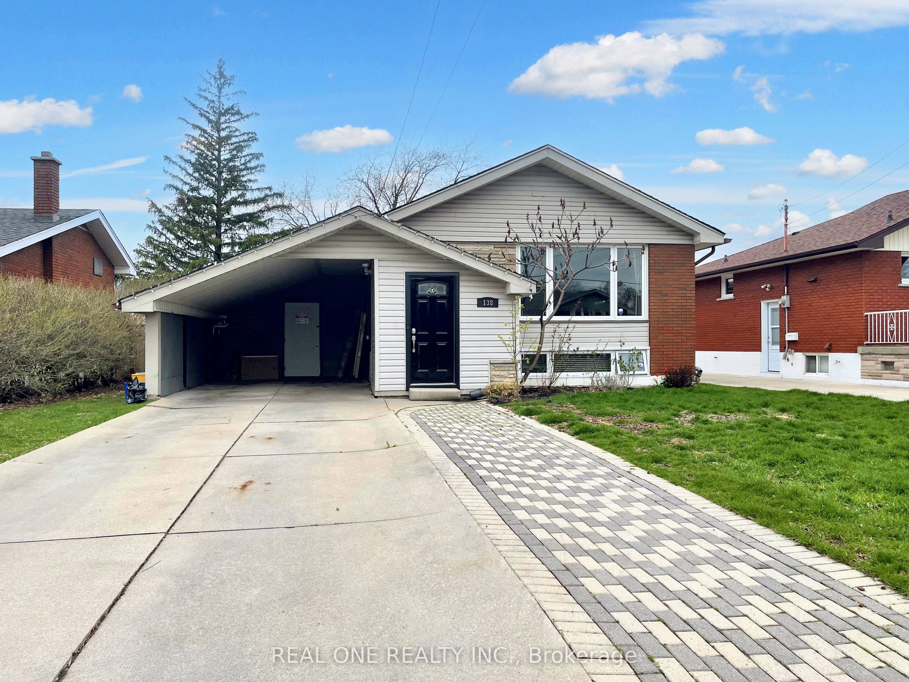 Unit upper 138 Welbourn Drive photo 1