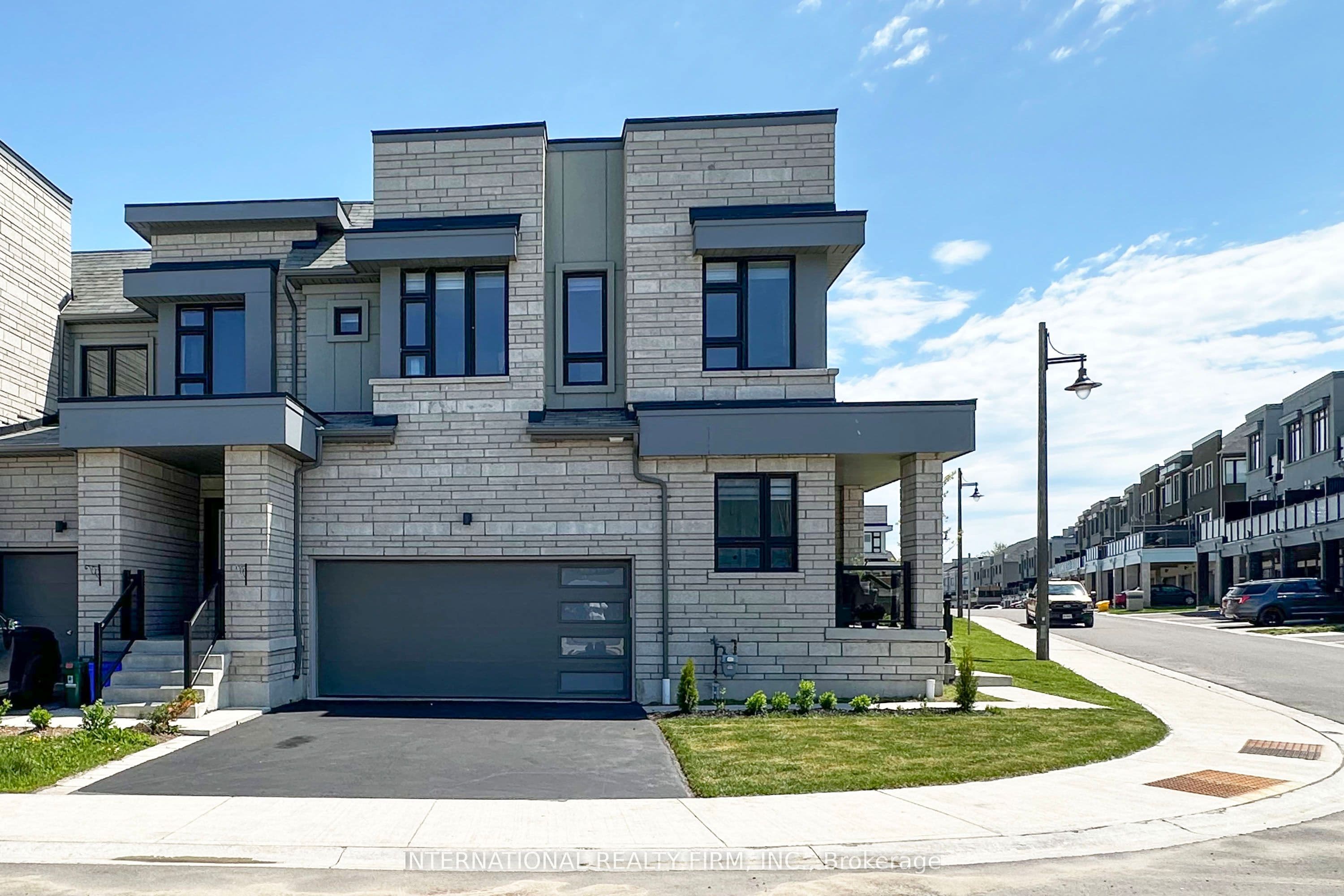 Unit 33 11 Caspian Square photo 1