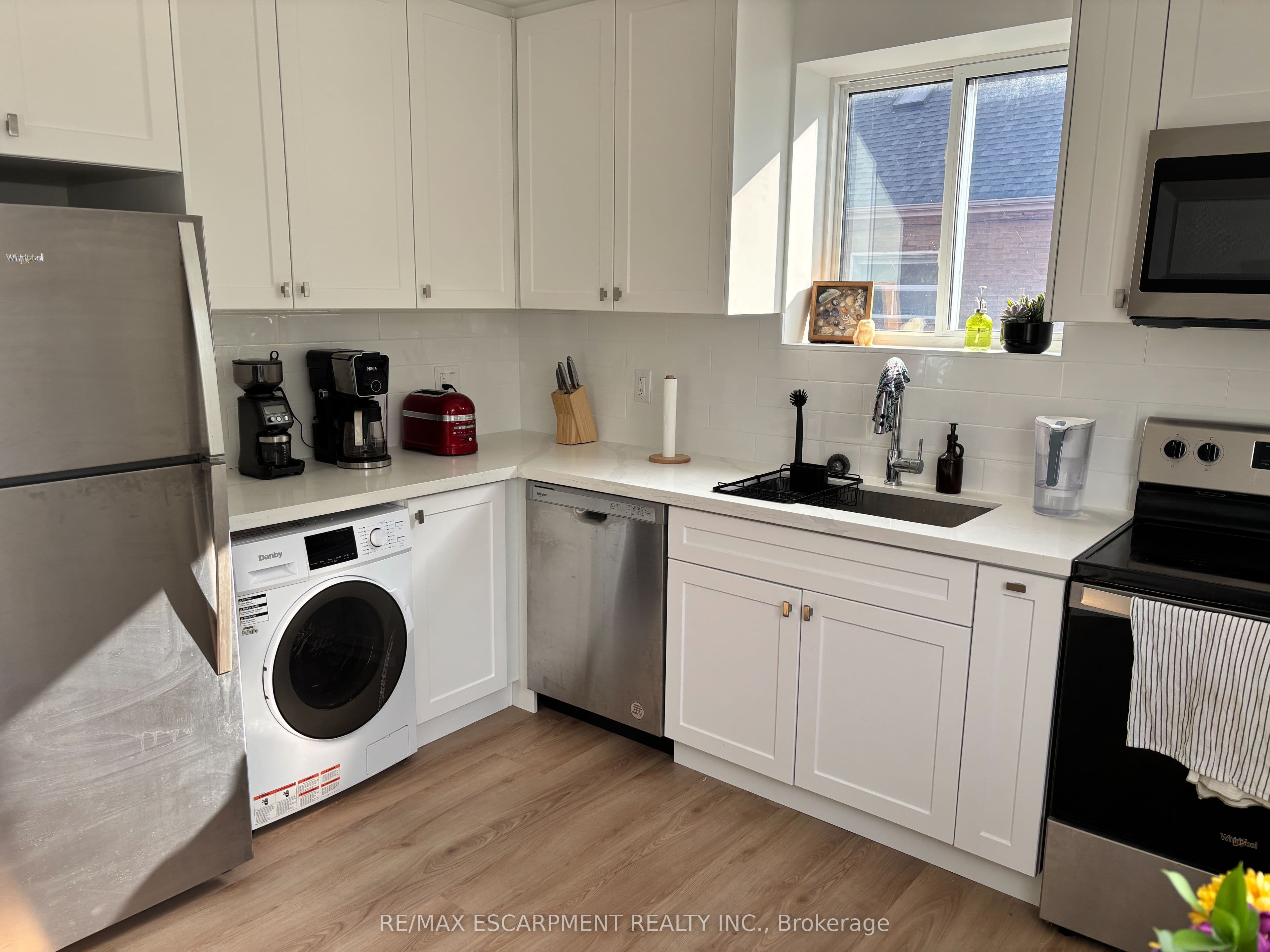 Unit 4 2160 Ghent Avenue photo 1
