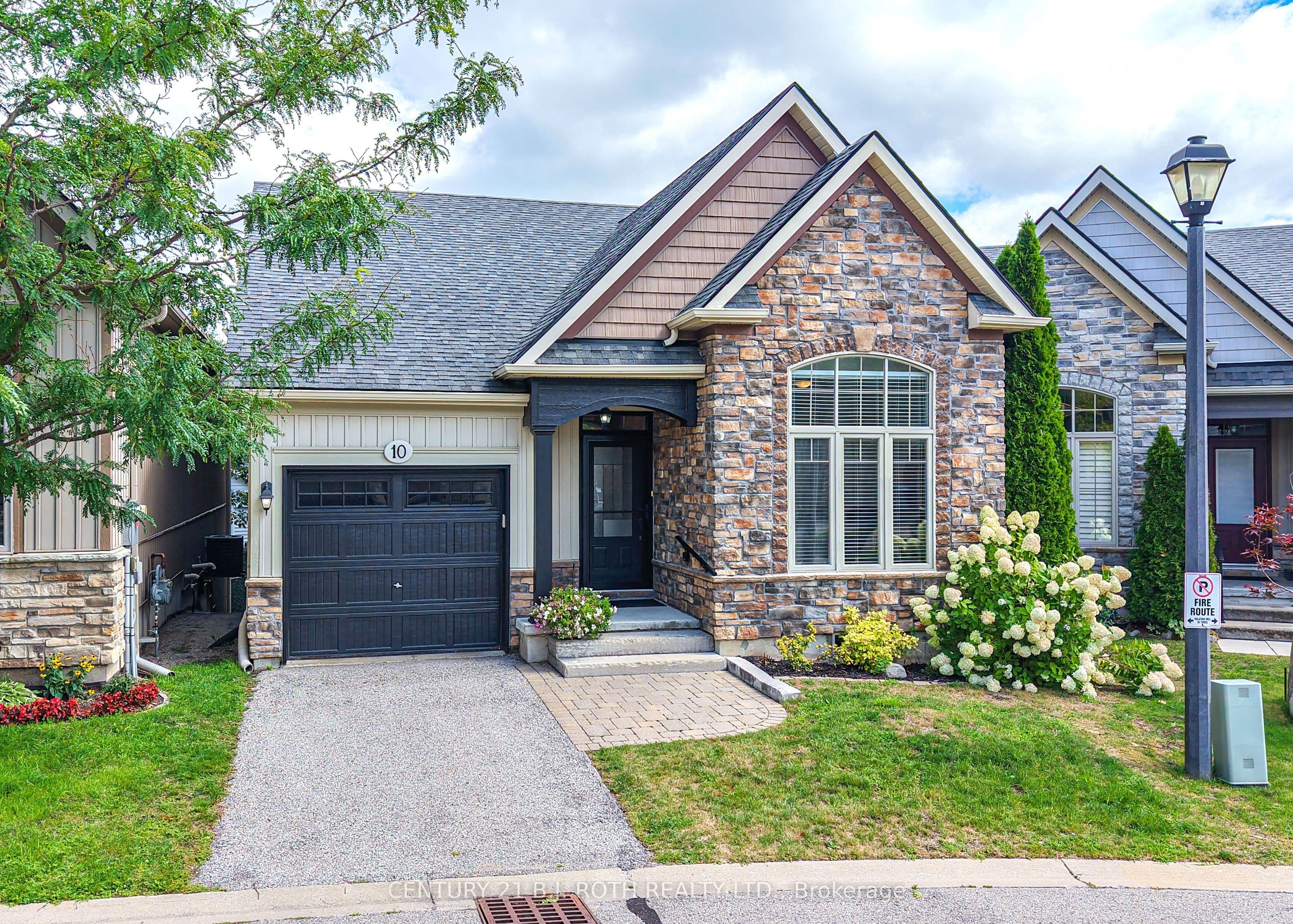 10 Canterbury Circle photo 1