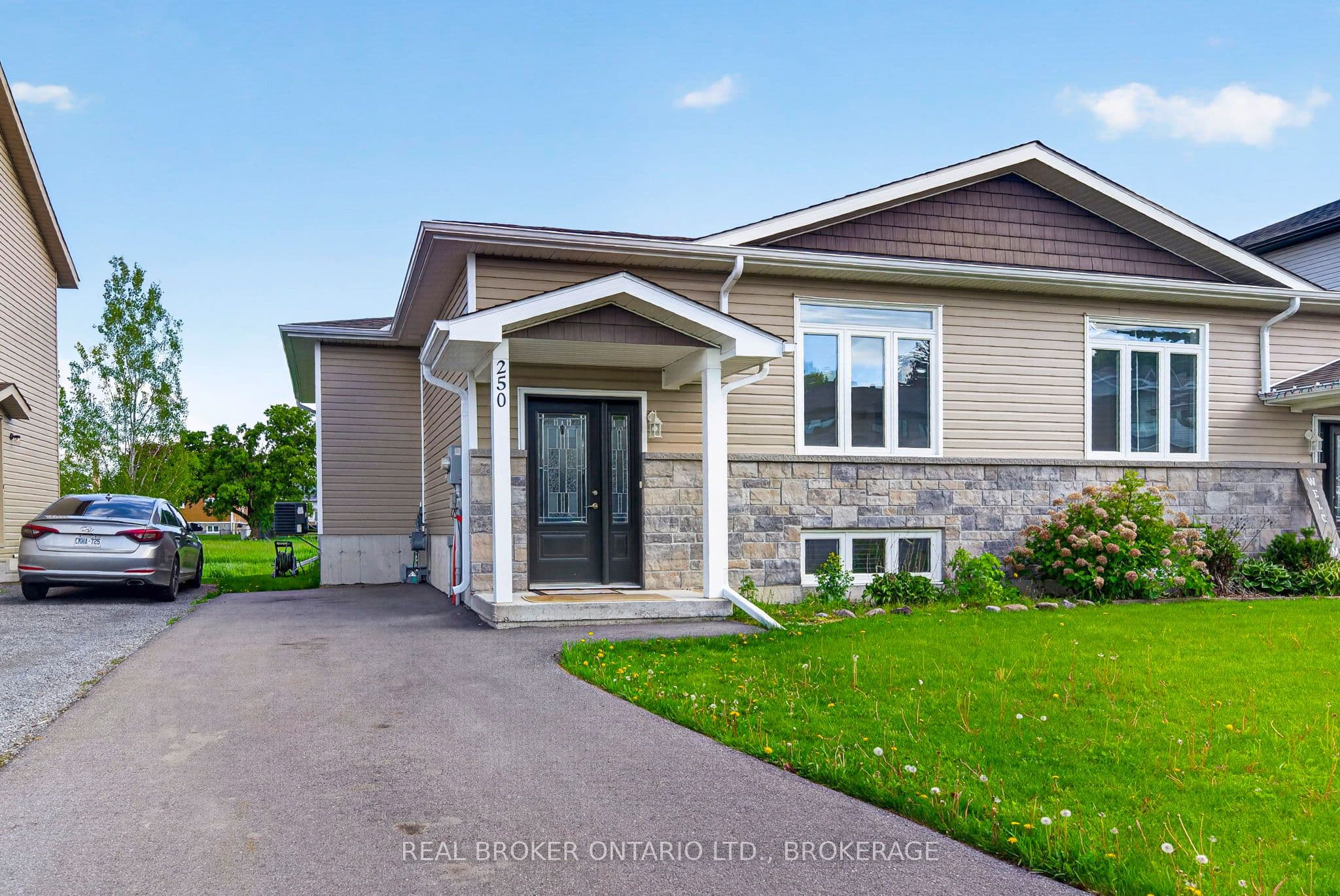250 Lourdes Avenue photo 1