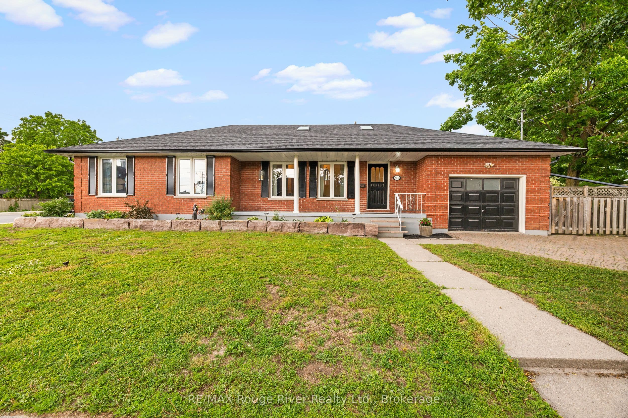 59 1/2 Victoria Avenue photo 1