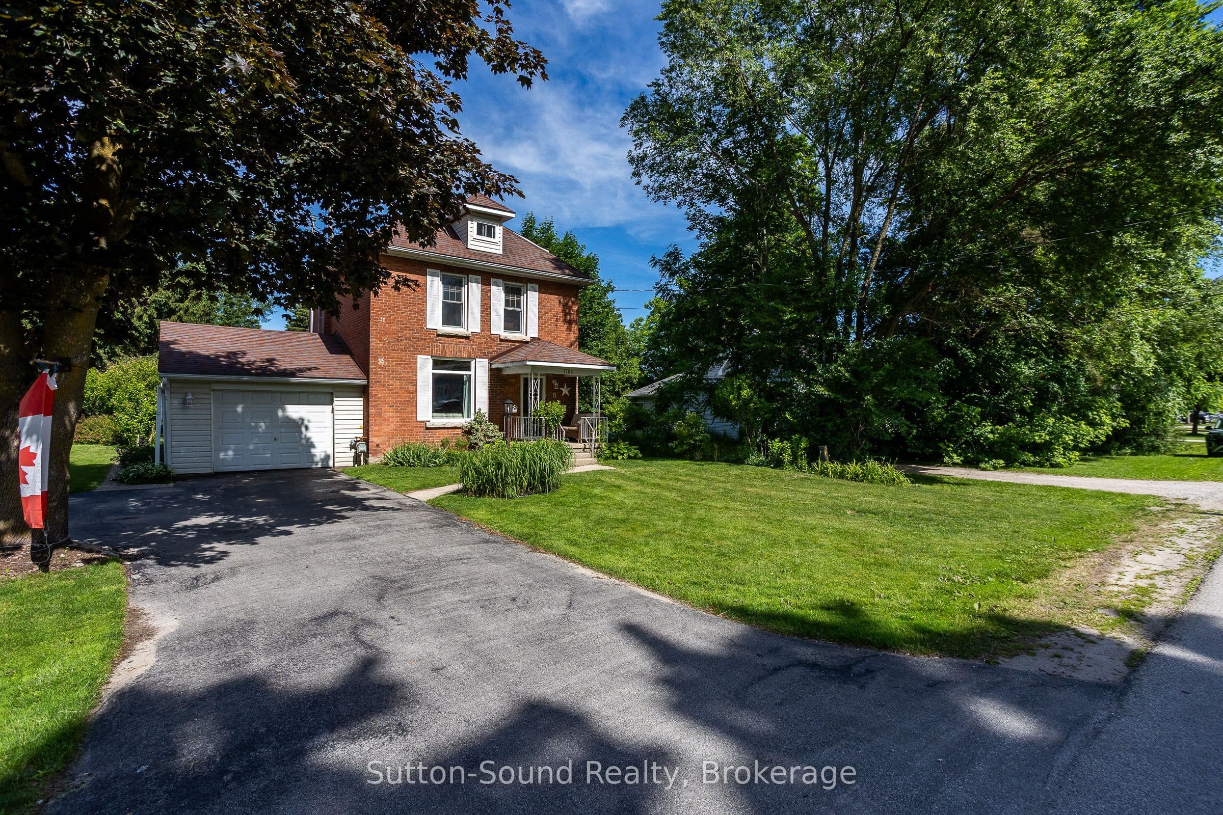 1762 6th Avenue photo 1