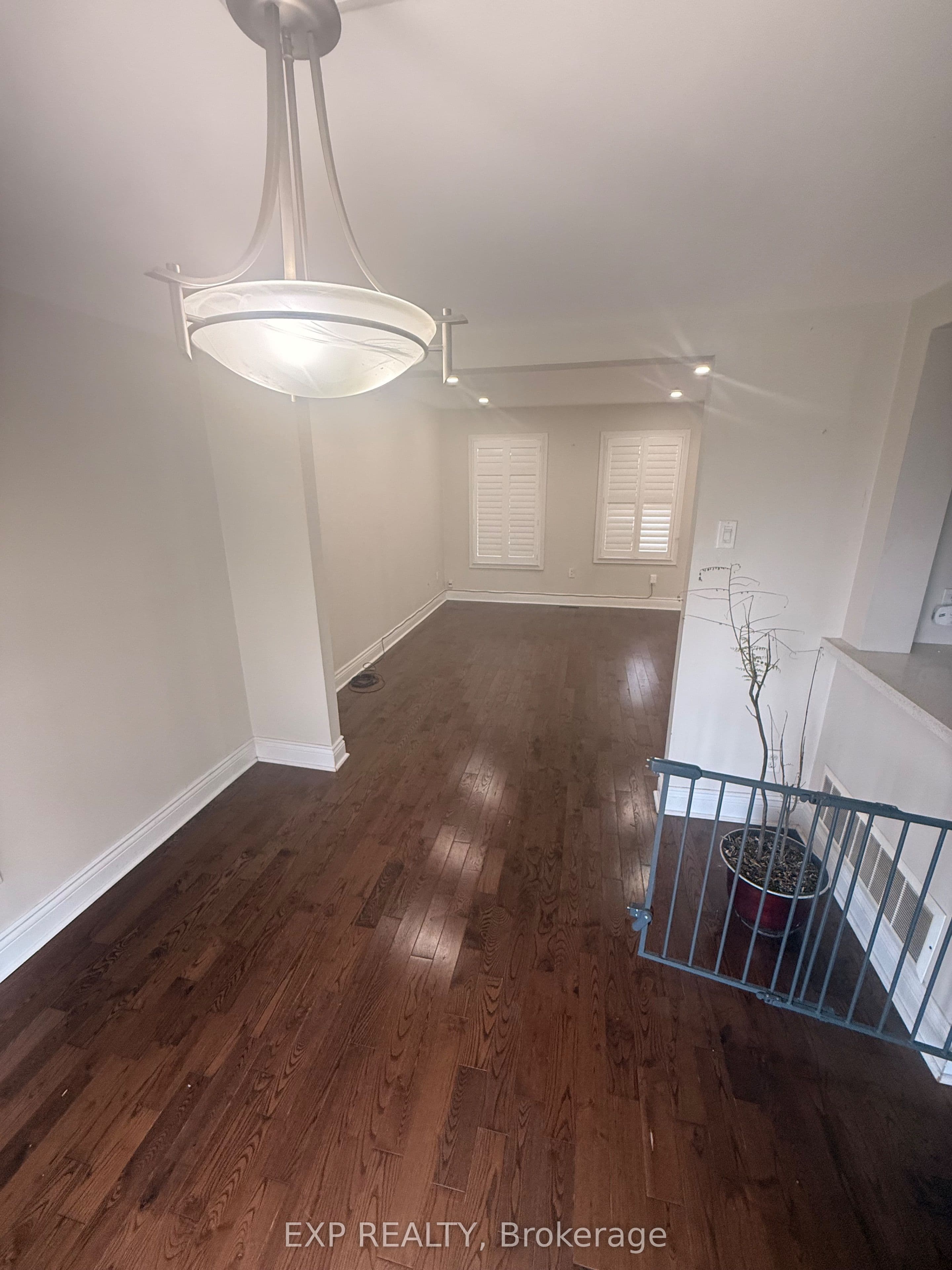 692 Sultana Square photo 1