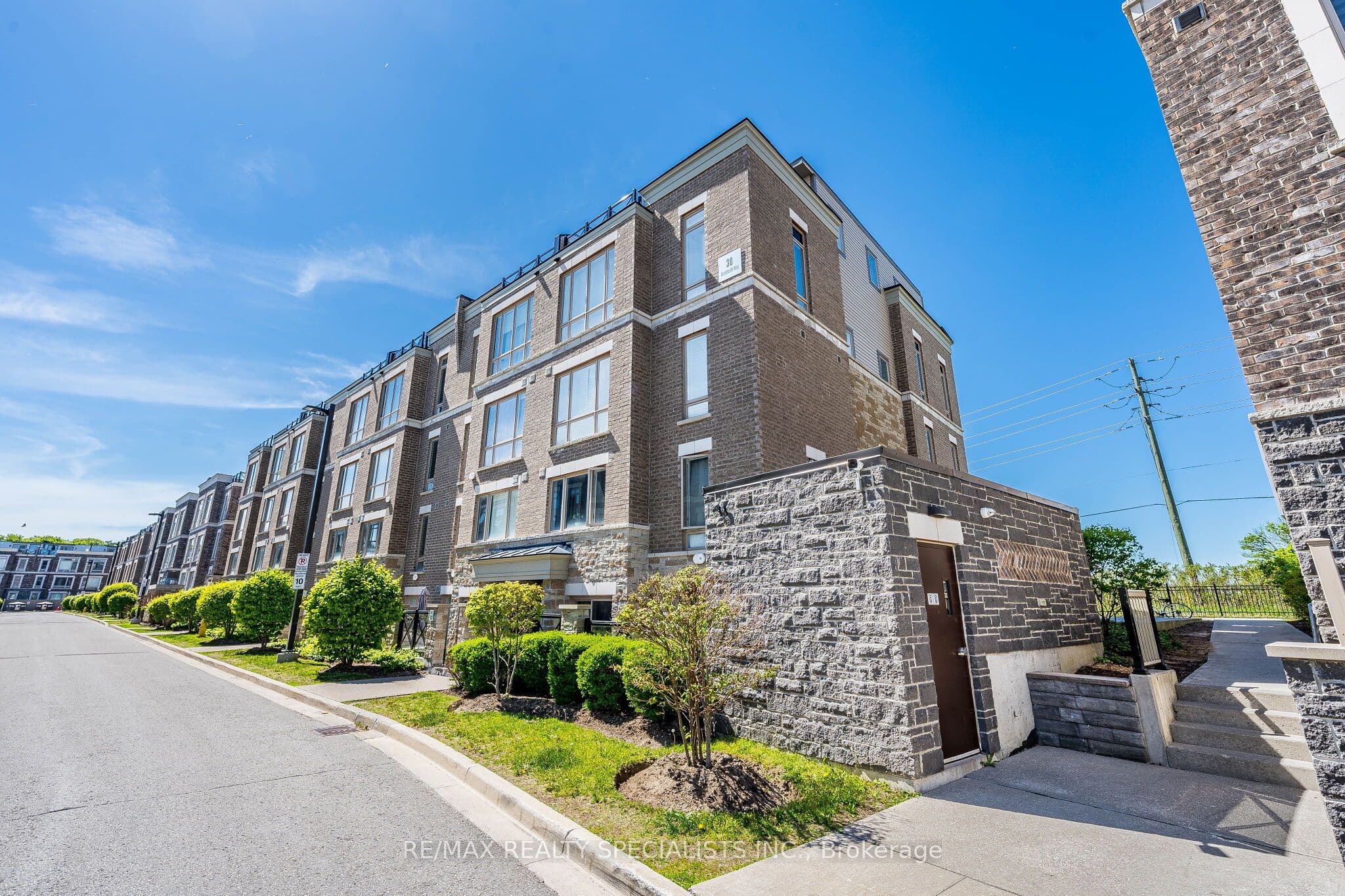 Unit 527 30 Dunsheath Way photo 1
