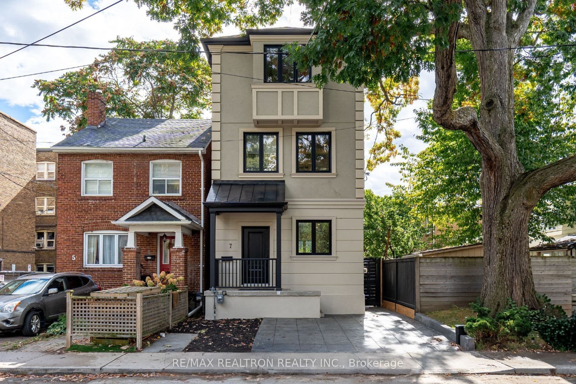 7 Louise Avenue photo 1