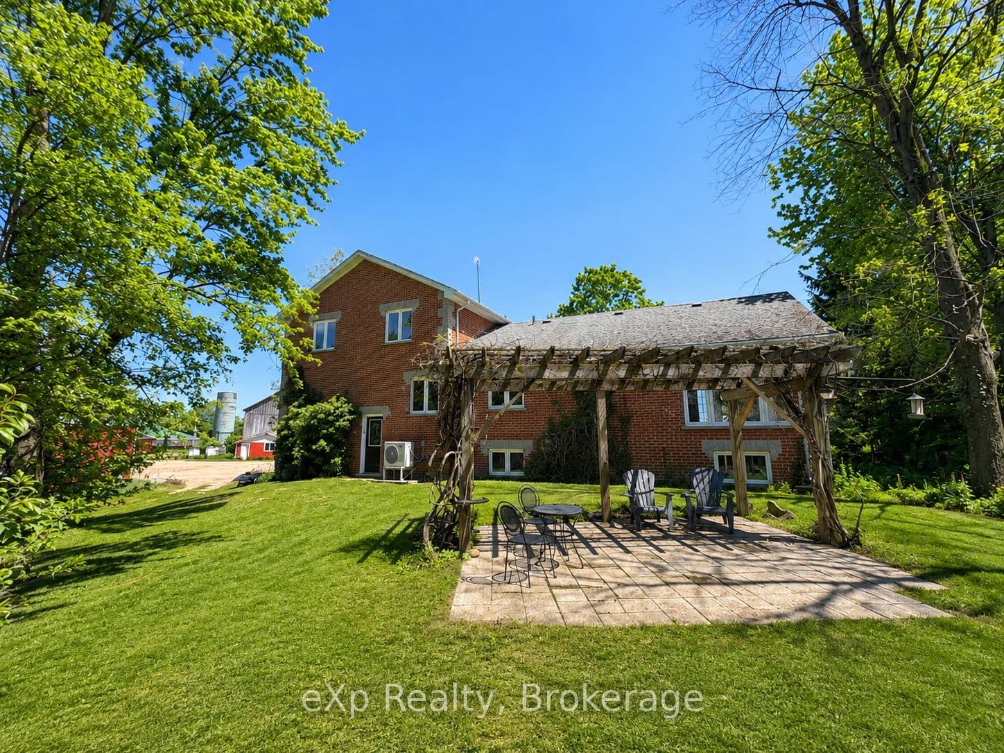 601177 8 Side Road photo 1
