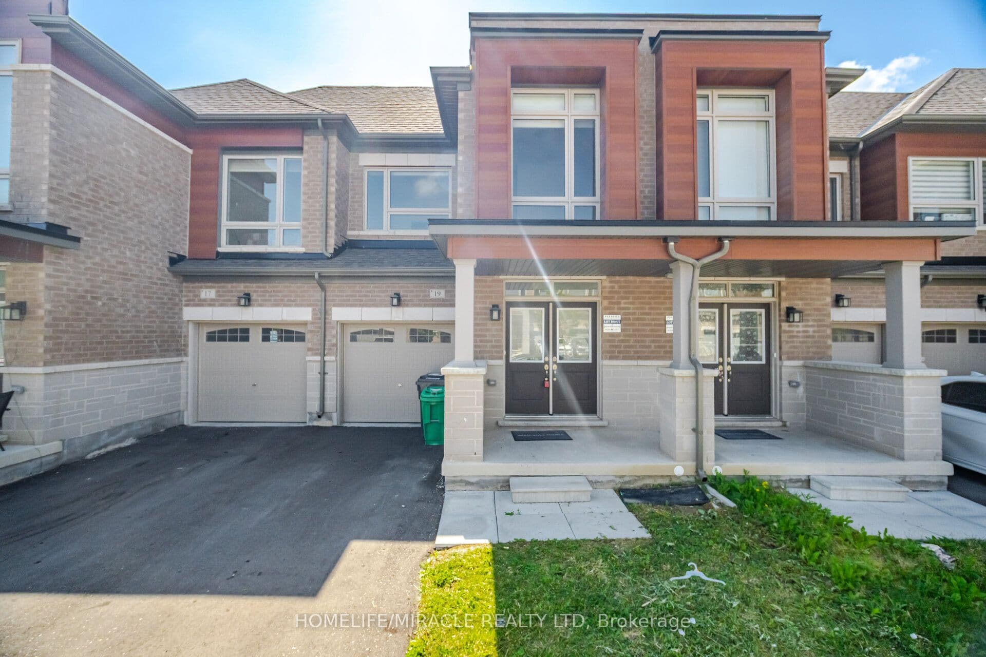 19 Donald Ficht Crescent photo 1