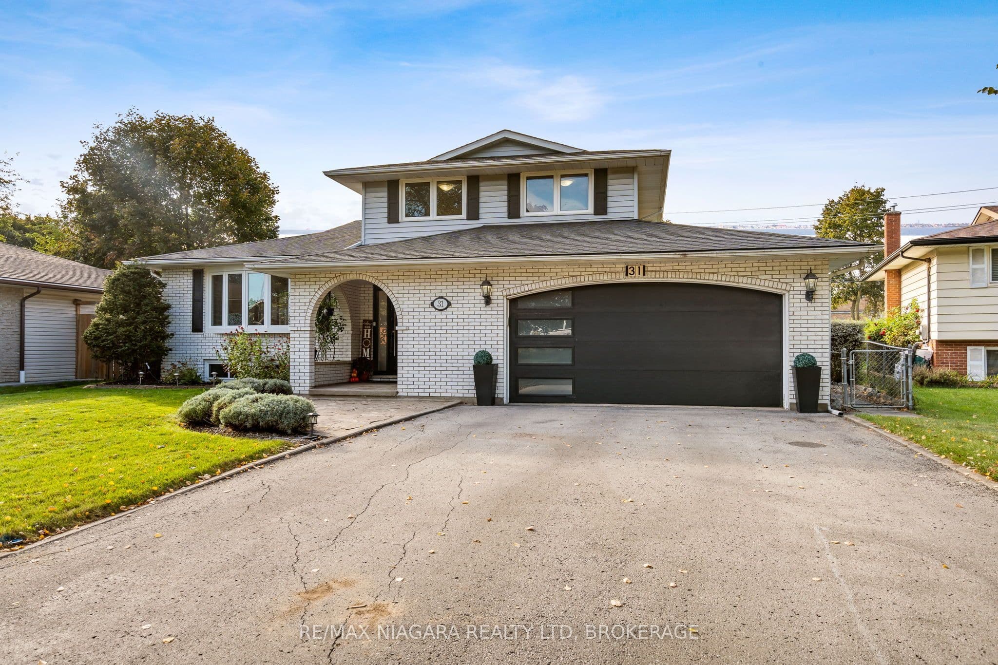 31 Jessica Drive photo 1