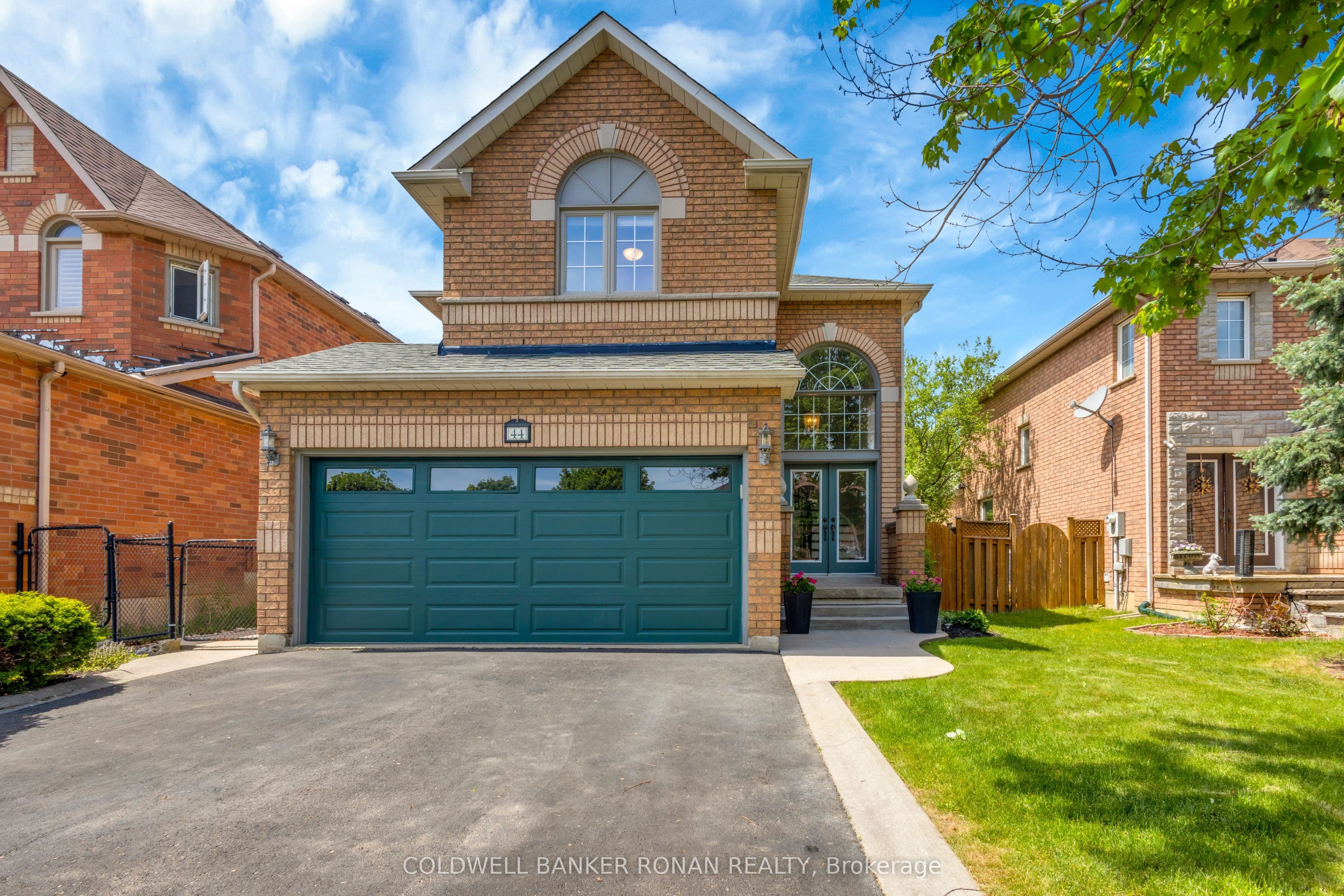 44 Baccarat Crescent photo 1