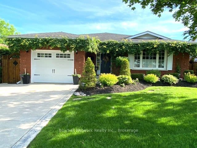 2504 Idyllwood Crescent photo 1
