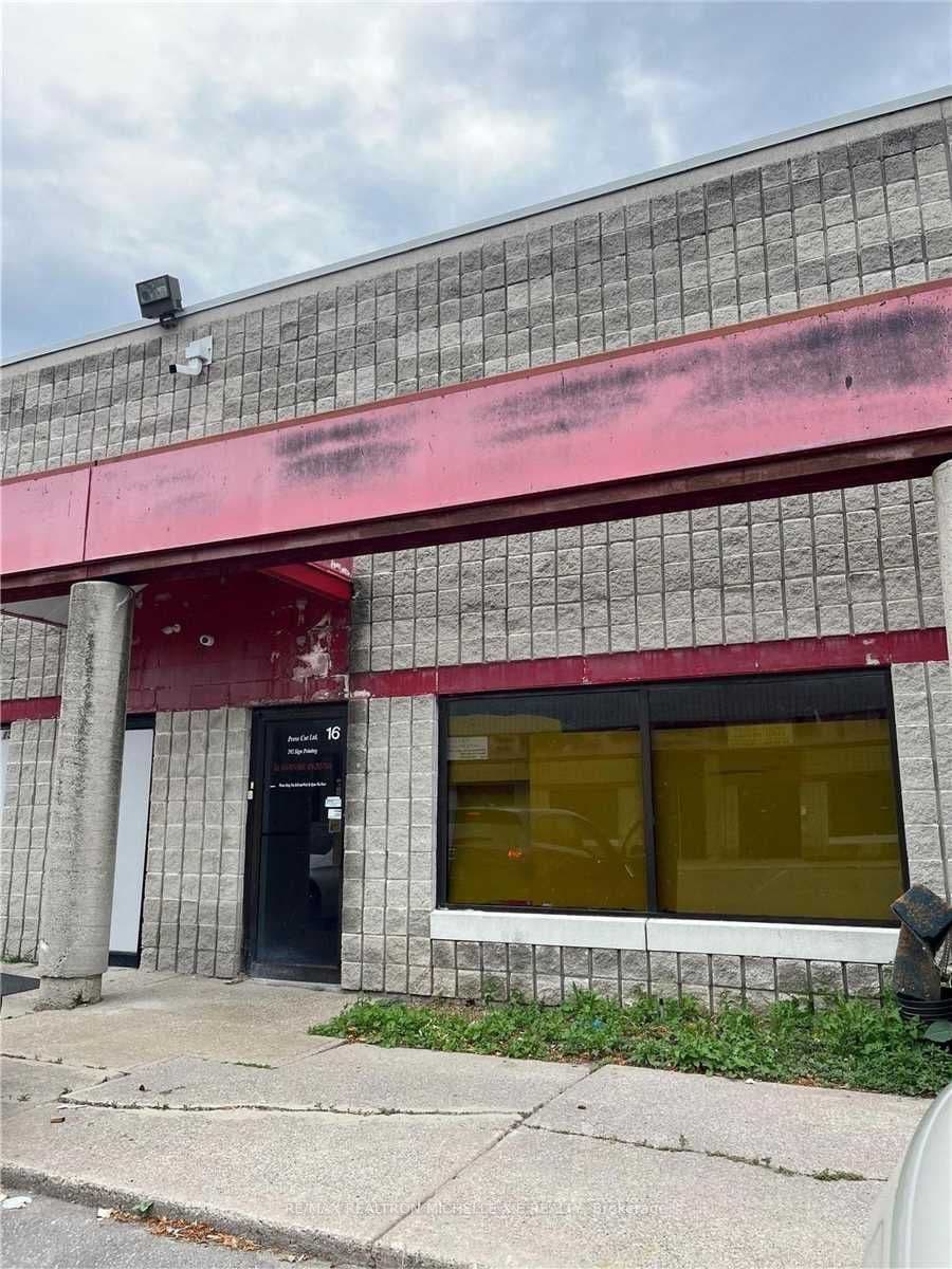 Unit 16 328 Passmore Avenue photo 1