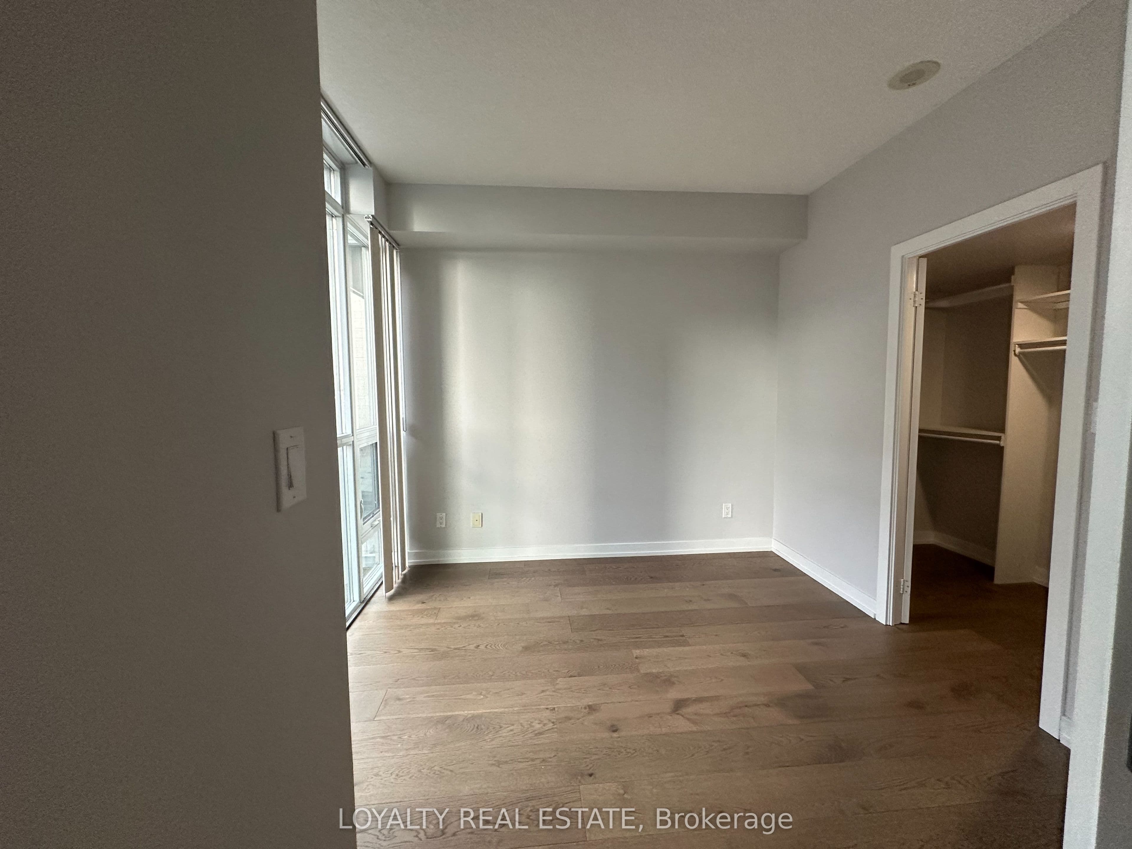 Unit 1206 126 Simcoe Street photo 1