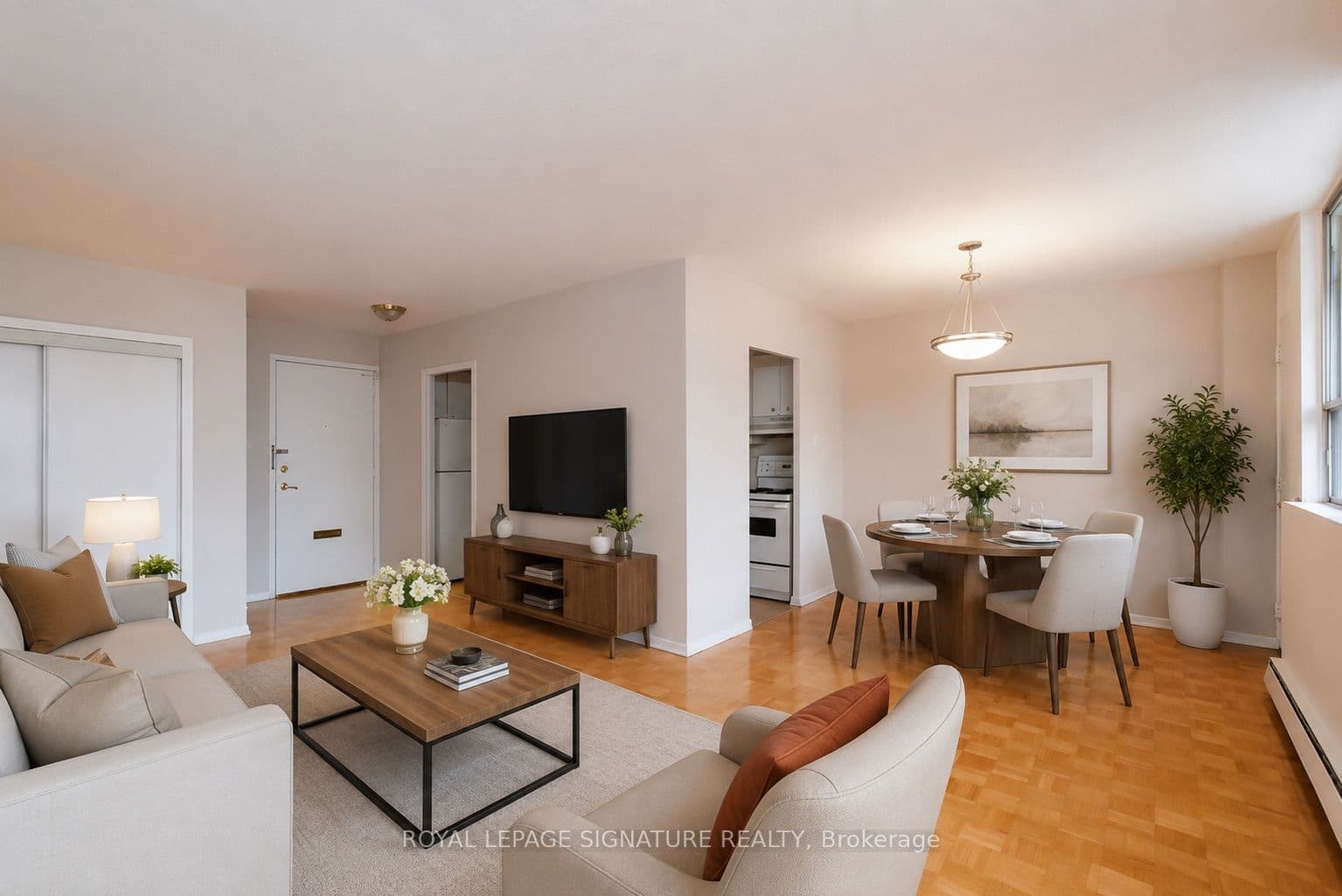 Unit 203 525 Eglinton Avenue photo 1
