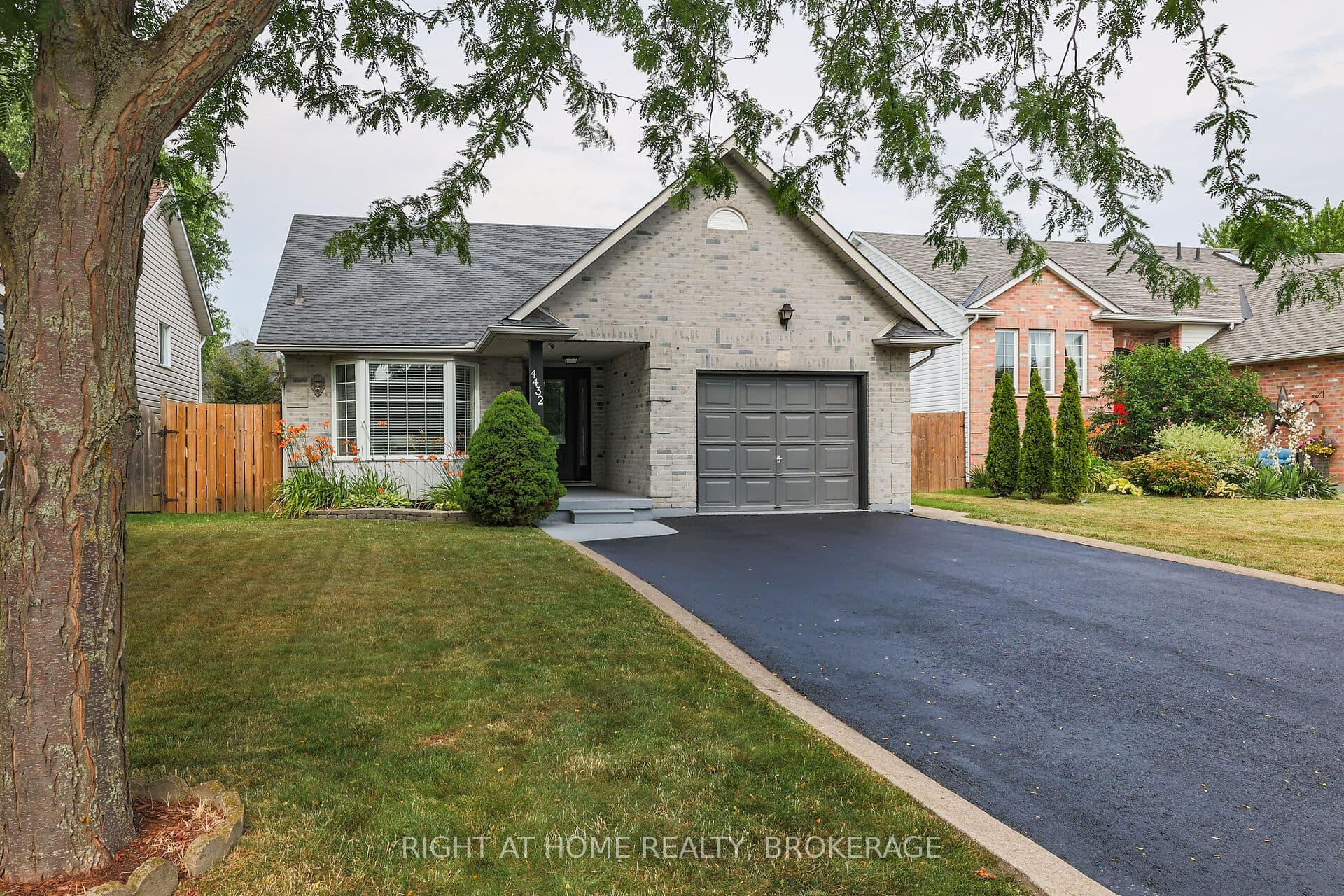 4432 Dennis Avenue photo 1