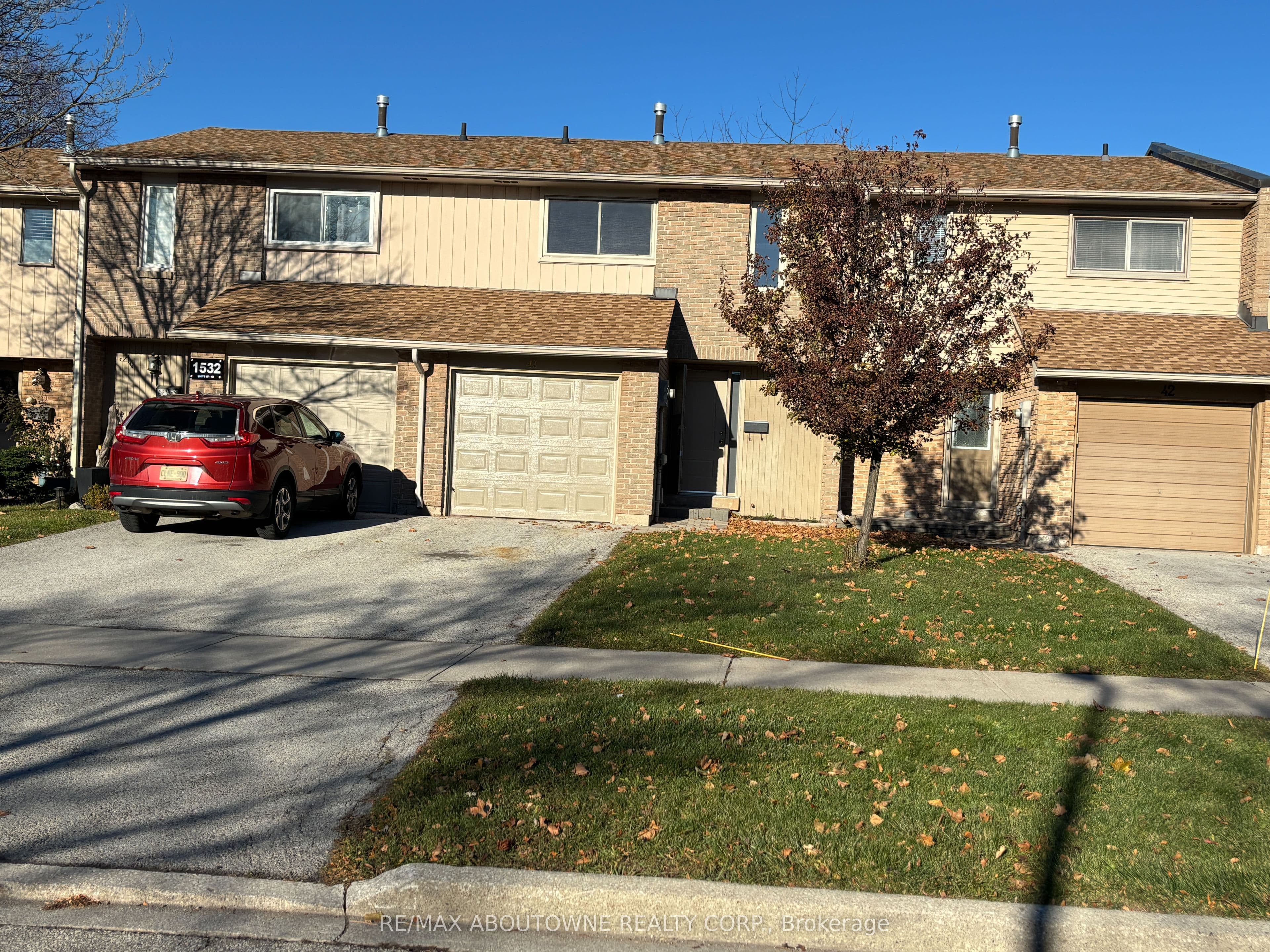 Unit 41 1532 Lancaster Drive photo 1