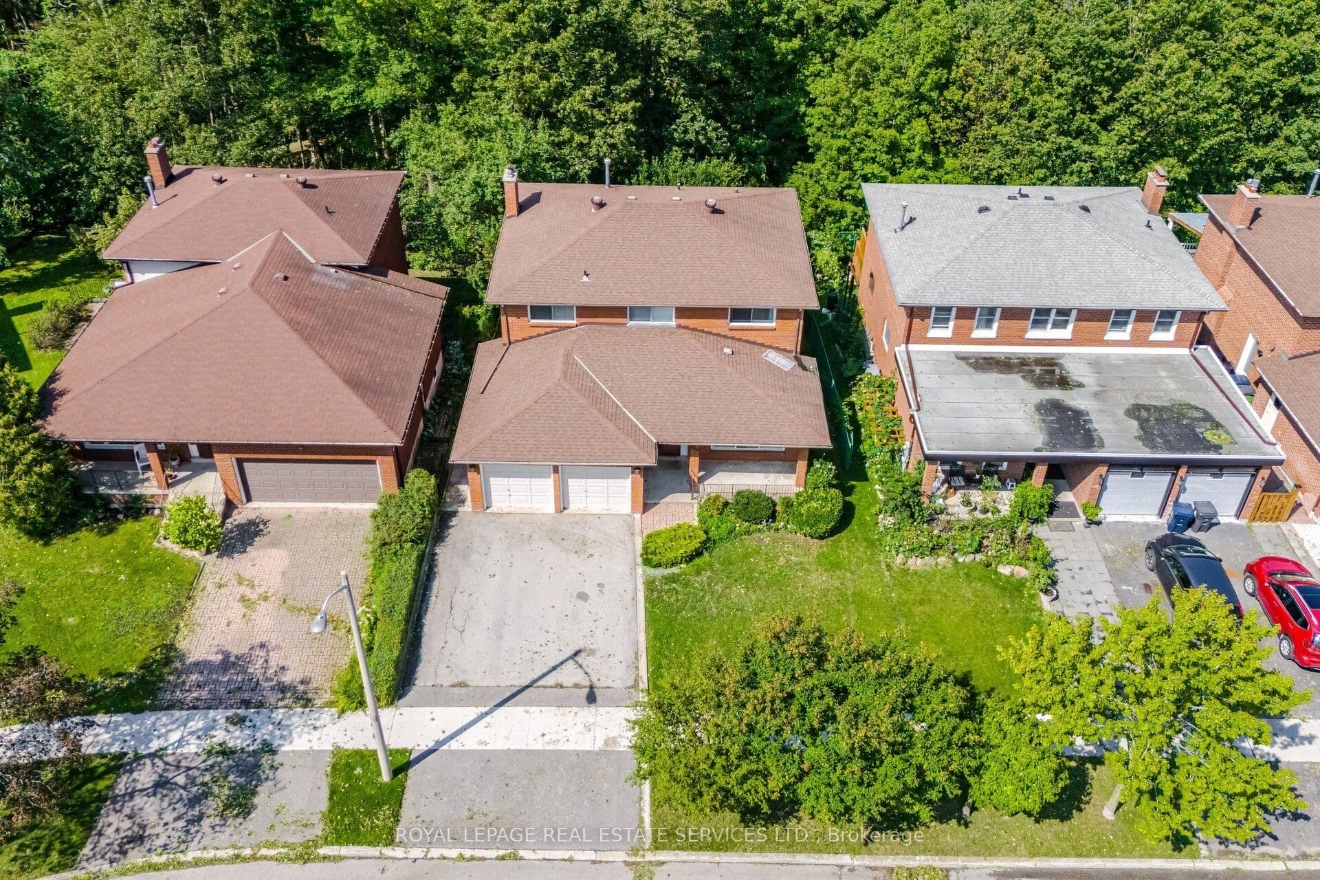124 Stilecroft Drive photo 1