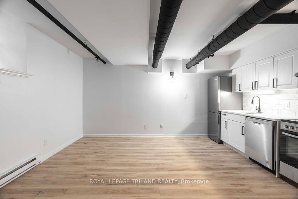 Unit B2 330 Clarence Street photo 1