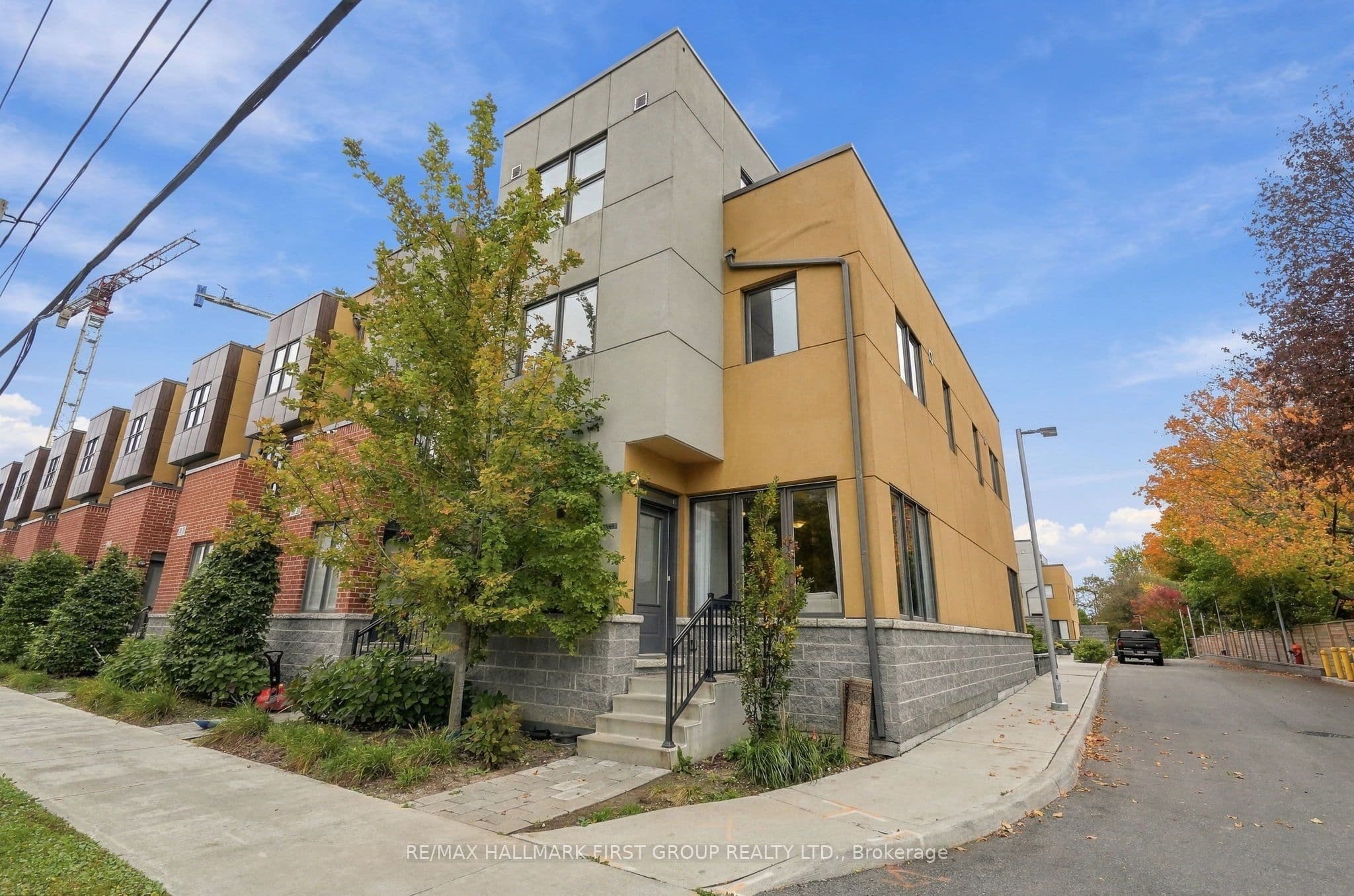Unit 33 9 Clintwood Gate photo 1