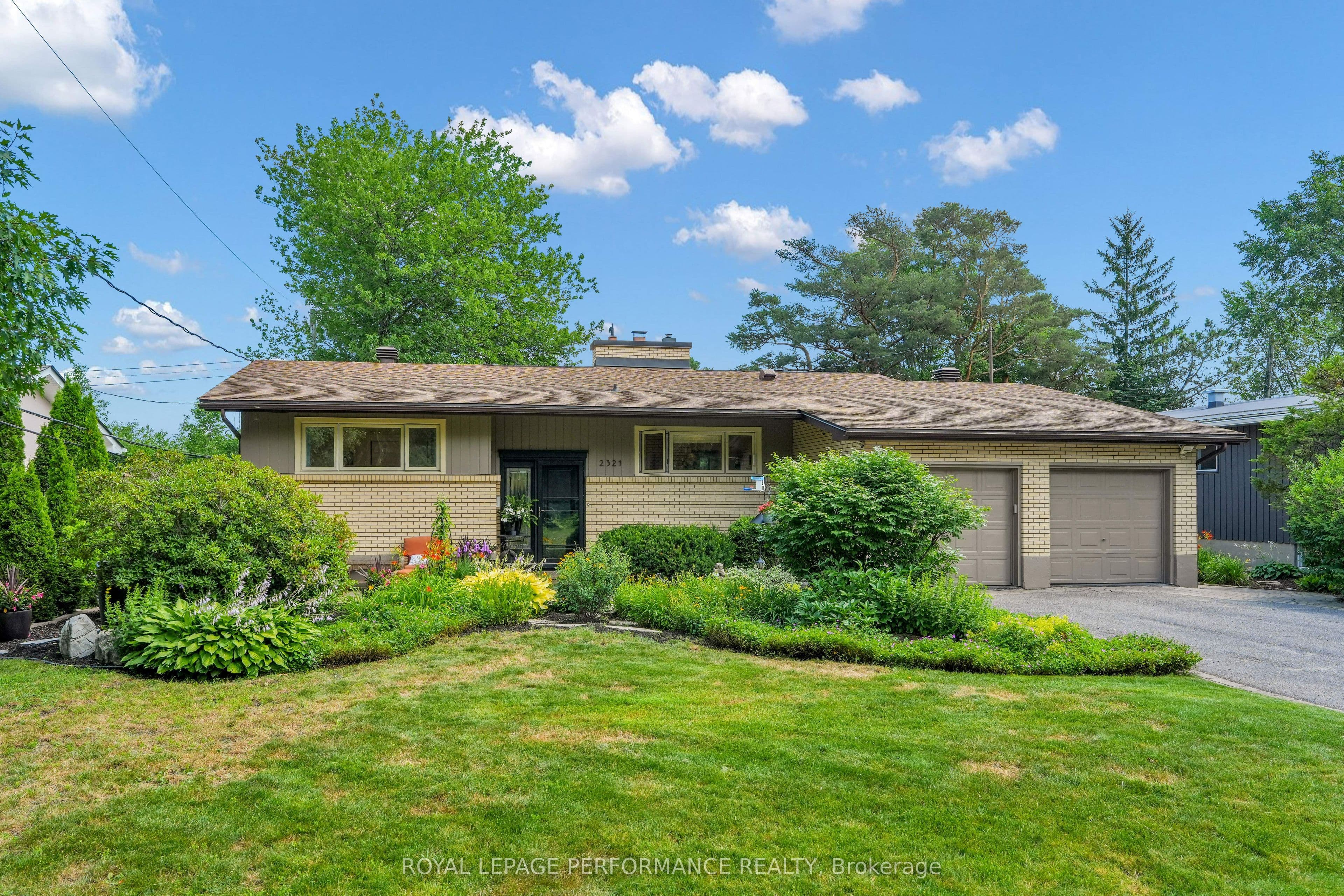 2321 Hillary Avenue photo 1