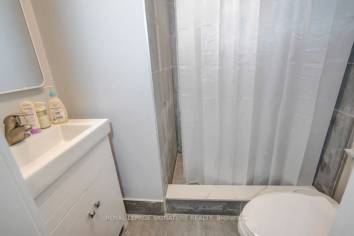 Unit 6 252 Annette Street photo 1