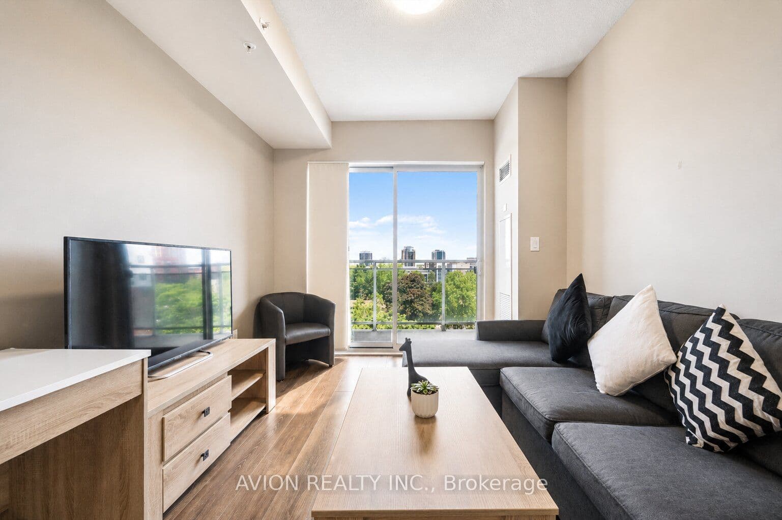 Unit 618 280 Lester Street photo 1
