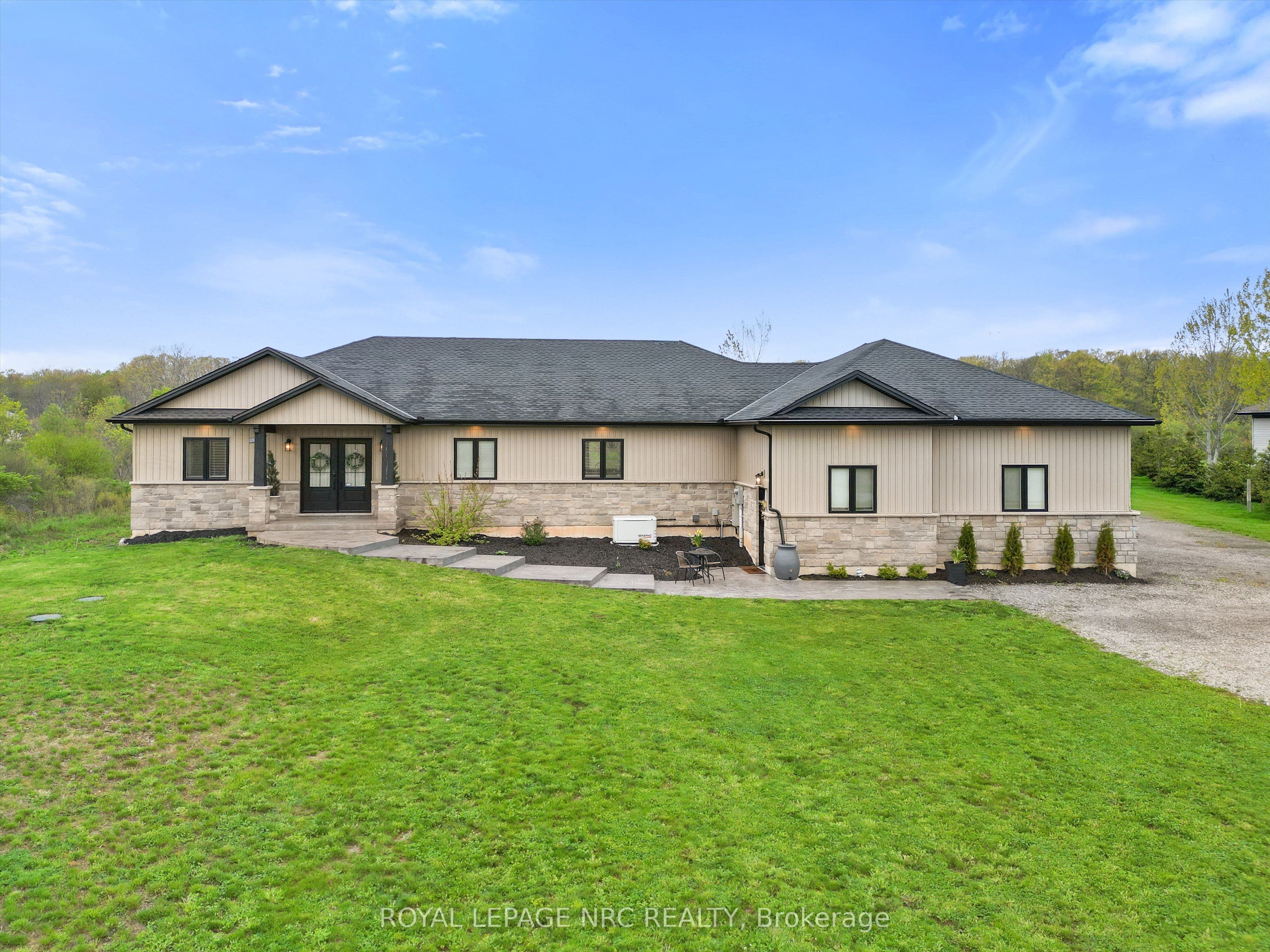 557 Burleigh Road photo 1