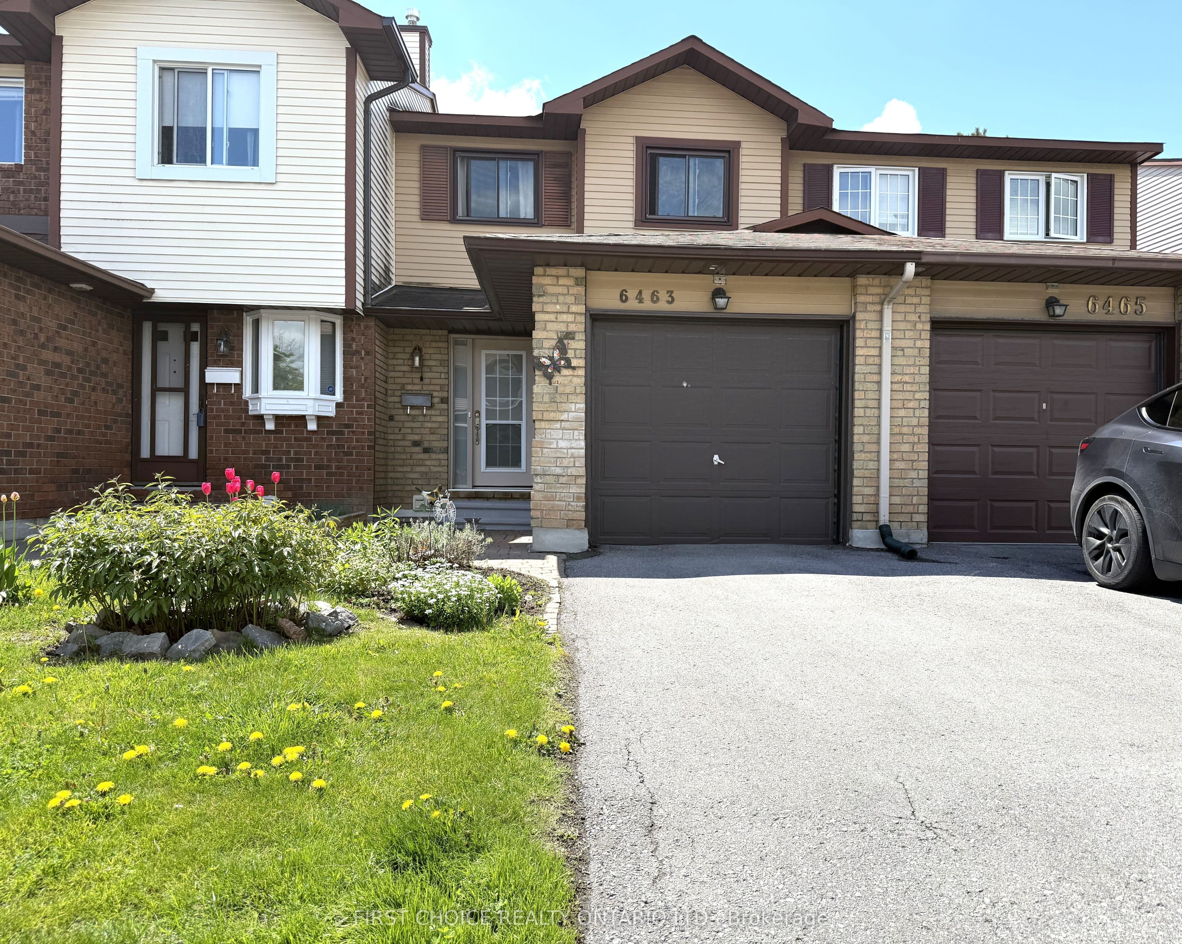 Unit 13 6463 Colony Square photo 1