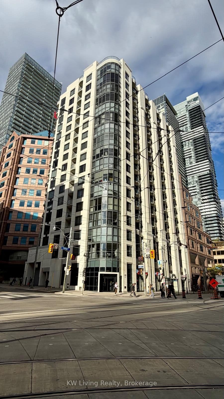 Unit 701 801 Bay Street photo 1