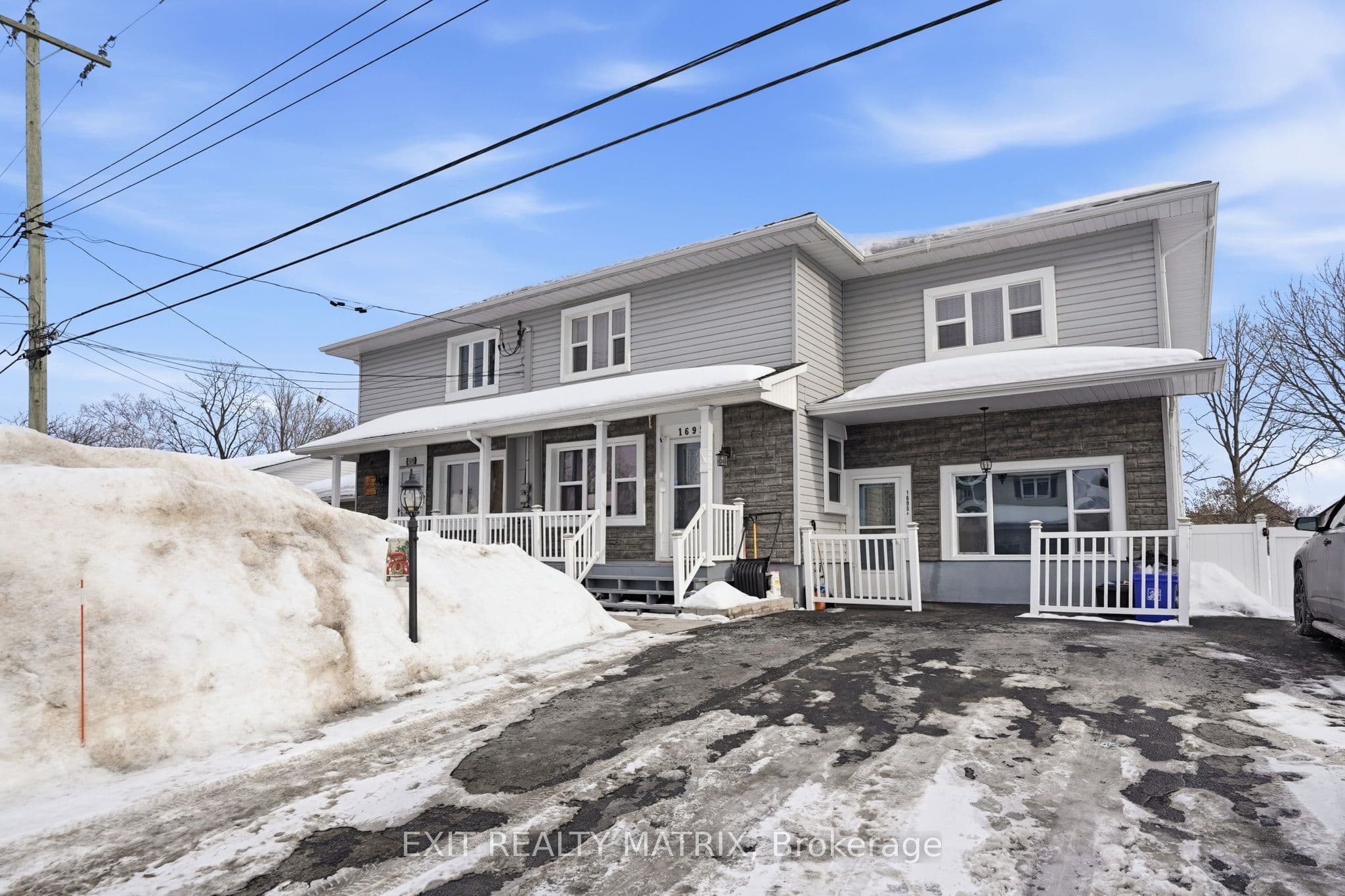 1691-1695 Saint-Laurent Street photo 1