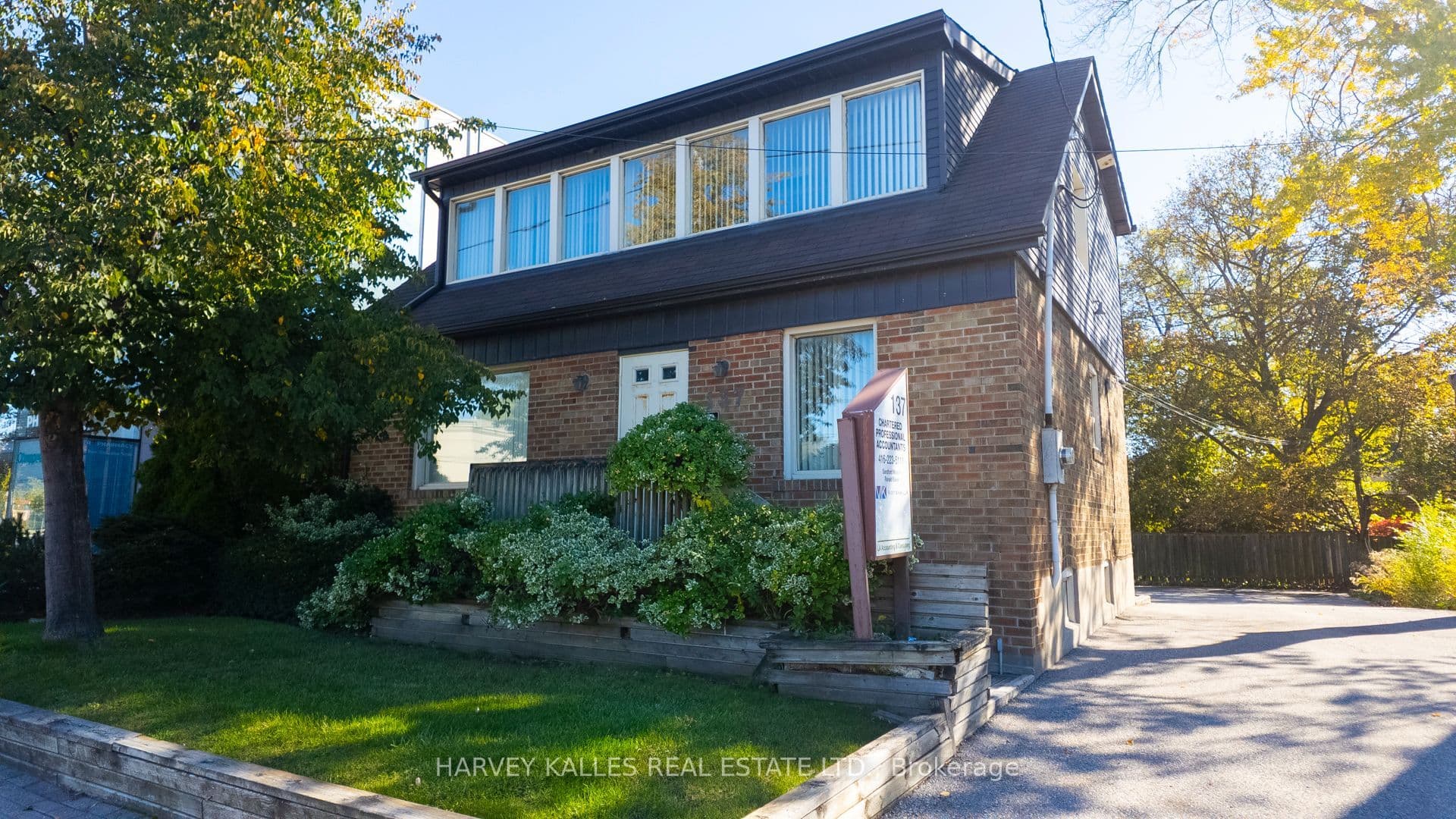 137 Sheppard Avenue photo 1