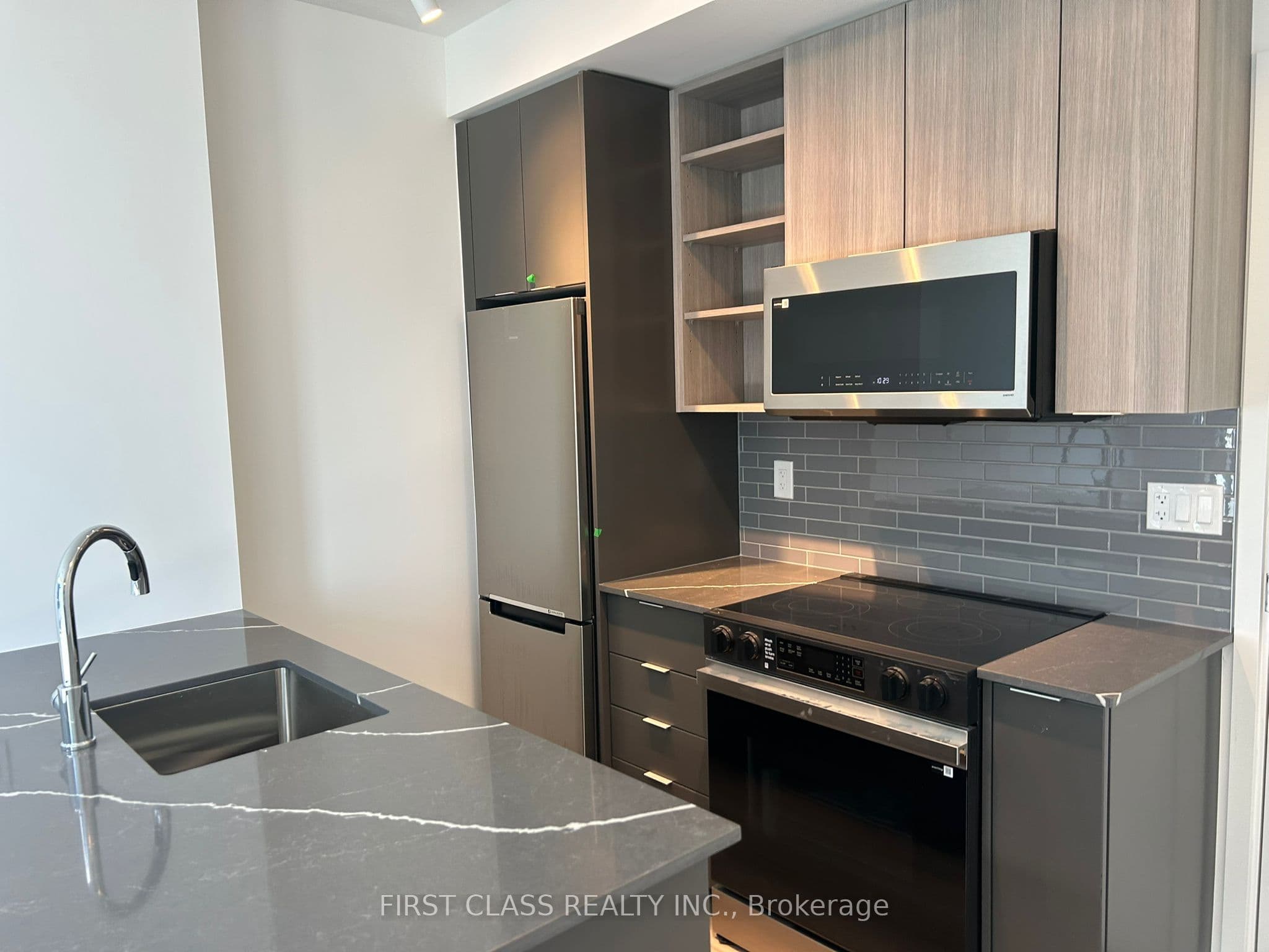 Unit 2203 2075 Lakeshore Road photo 1