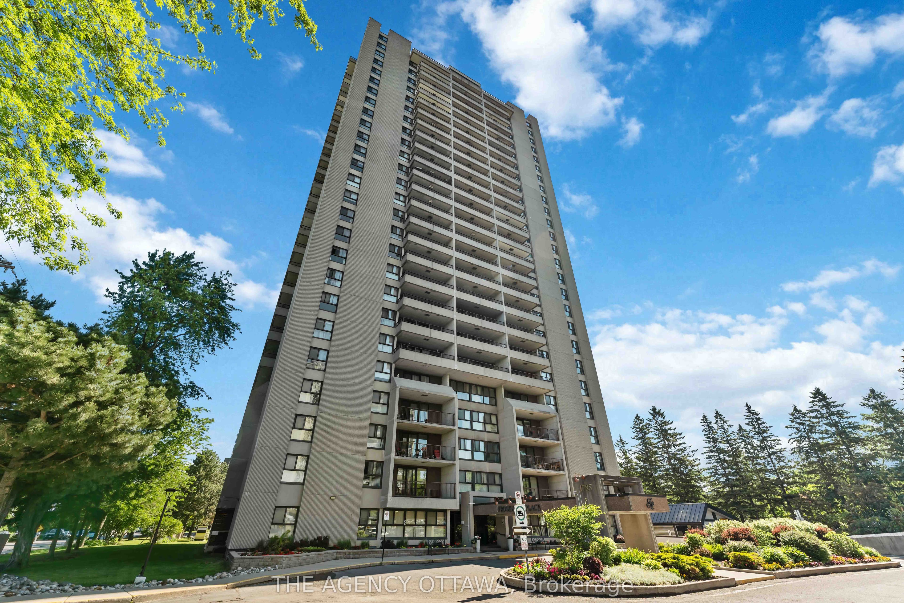 Unit 703 1785 Frobisher Lane photo 1