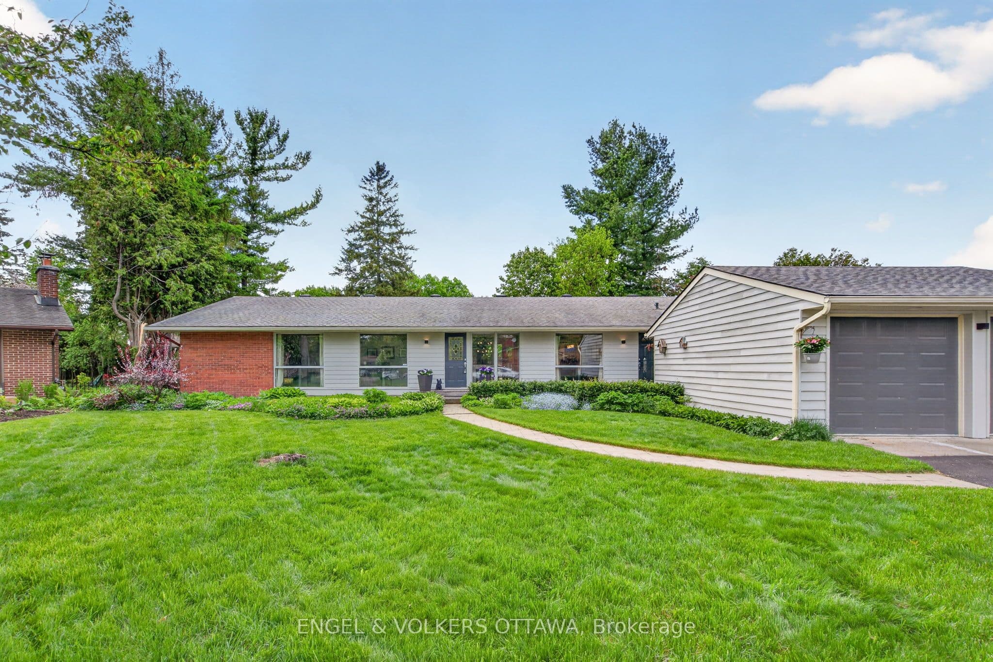 35 Riopelle Court photo 1