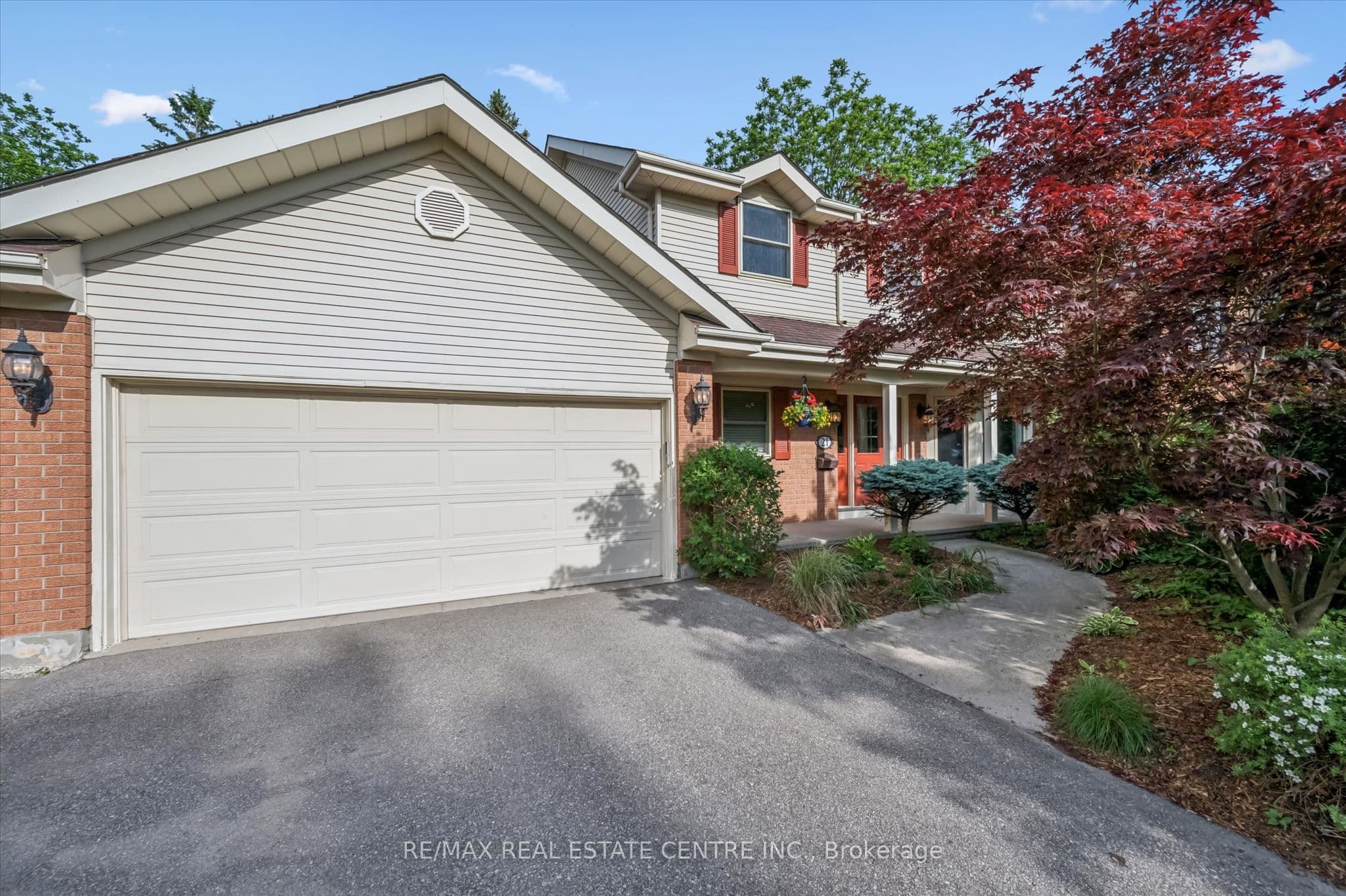 21 Tinatawa Court photo 1