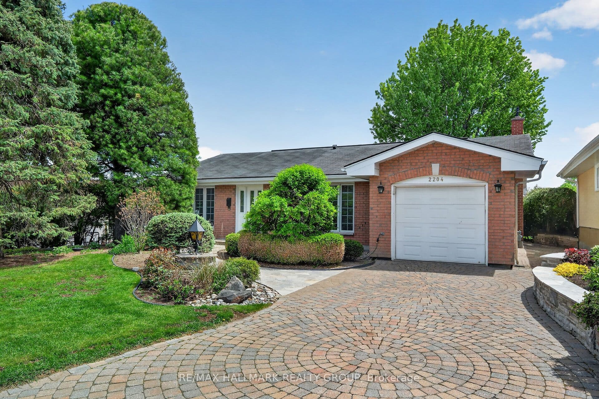 2204 Hamelin Crescent photo 1