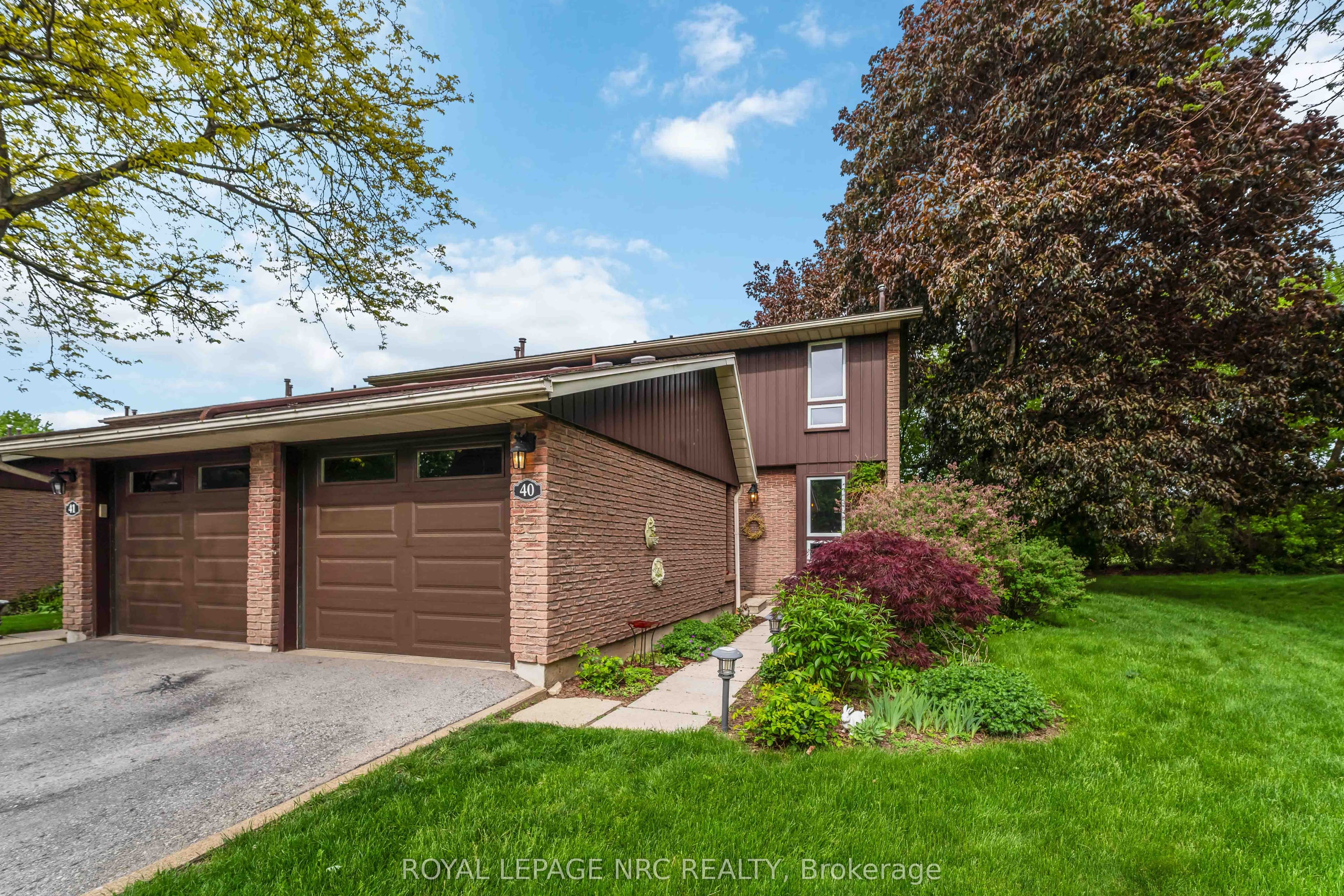 Unit 40 122 Lakeshore Road photo 1