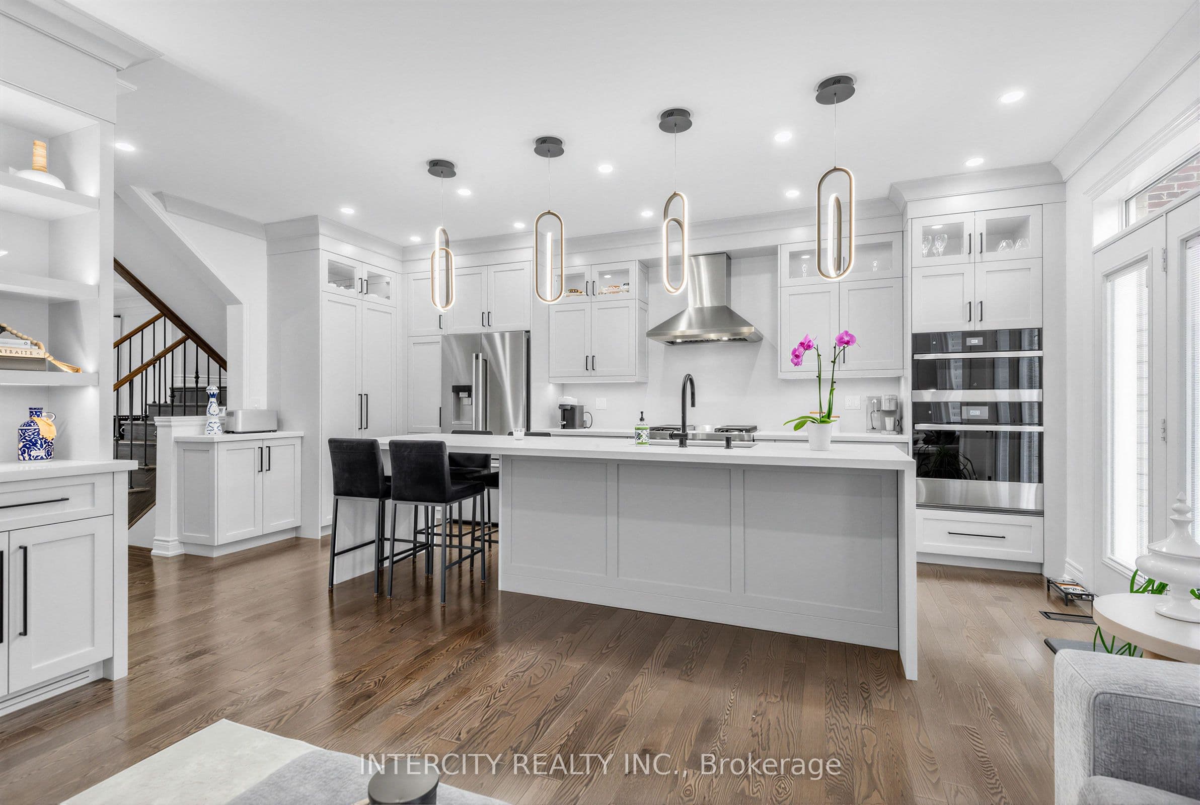 322 Moody Drive photo 1