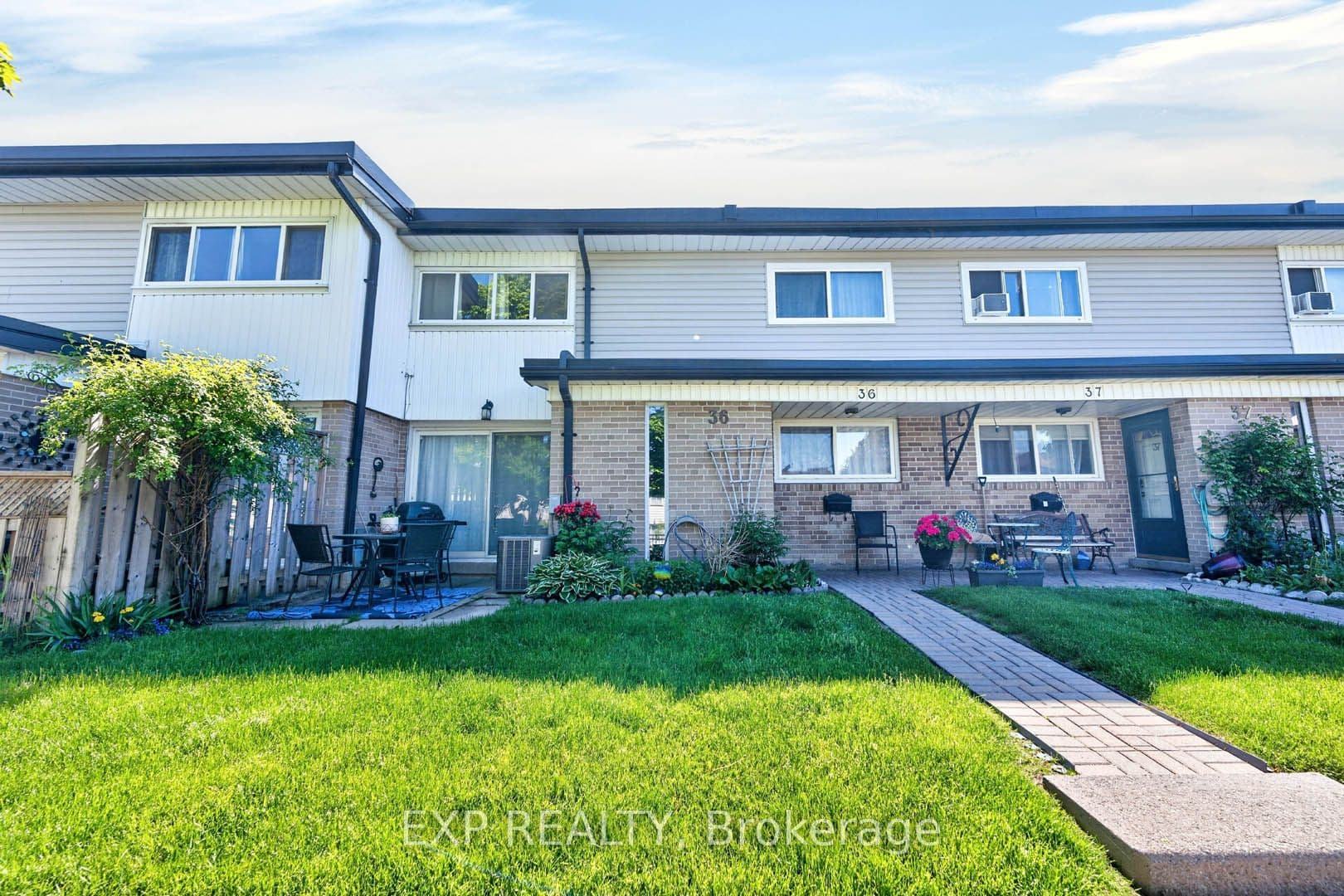 Unit 36 925 Bayly Street photo 1