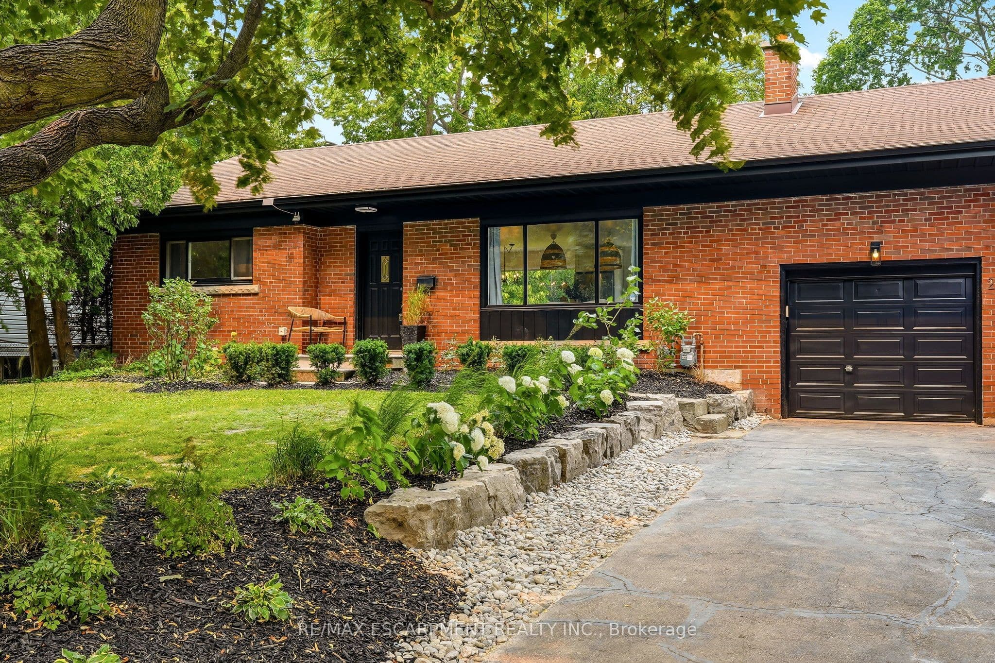 271 Linden Avenue photo 1