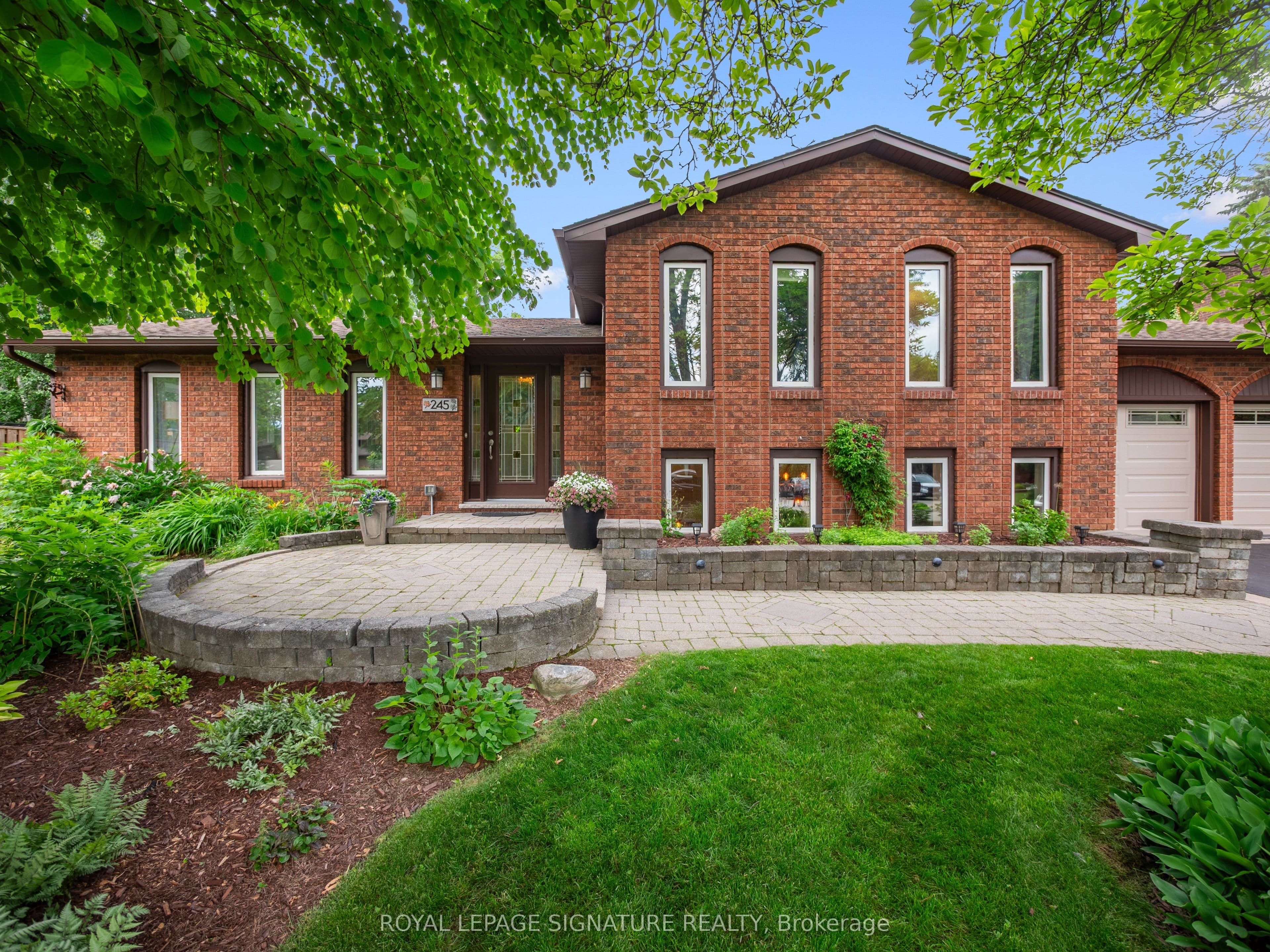 245 Appleby Road photo 1