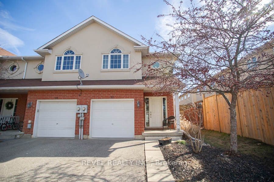 Unit 67 20 McConkey Crescent photo 1